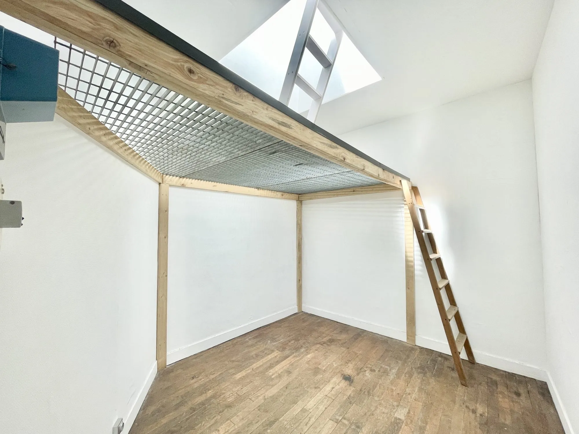 Studio à vendre à Paris 9e - Quartier Place Lafayette, dernier étage, idéal investisseur 