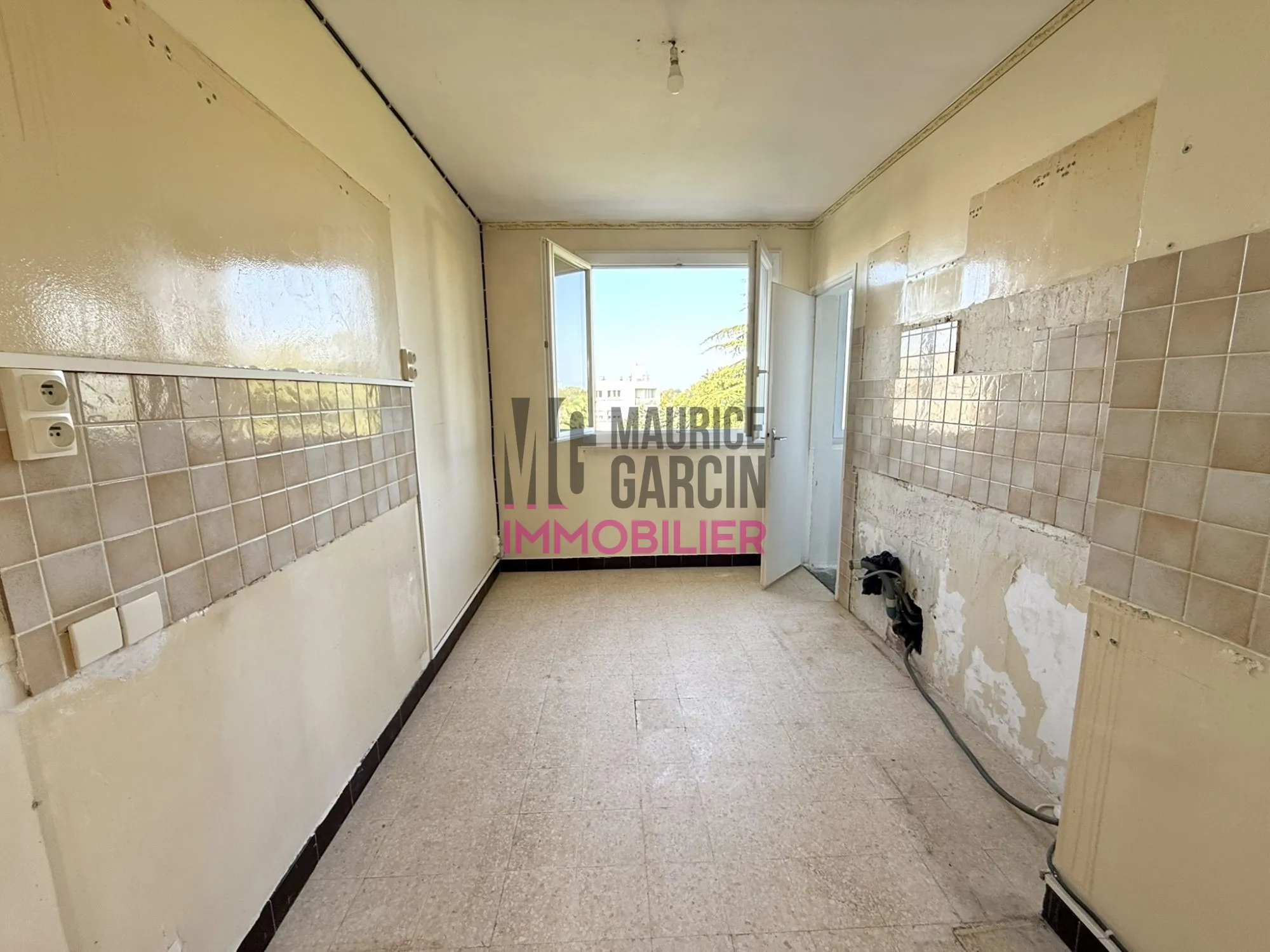 Appartement T3 lumineux de 73 m² à Montfavet avec grand potentiel de rénovation 