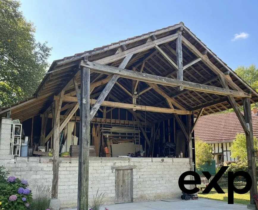 Grande grange avec espace fermé, zone de stockage et terrain à Seurre