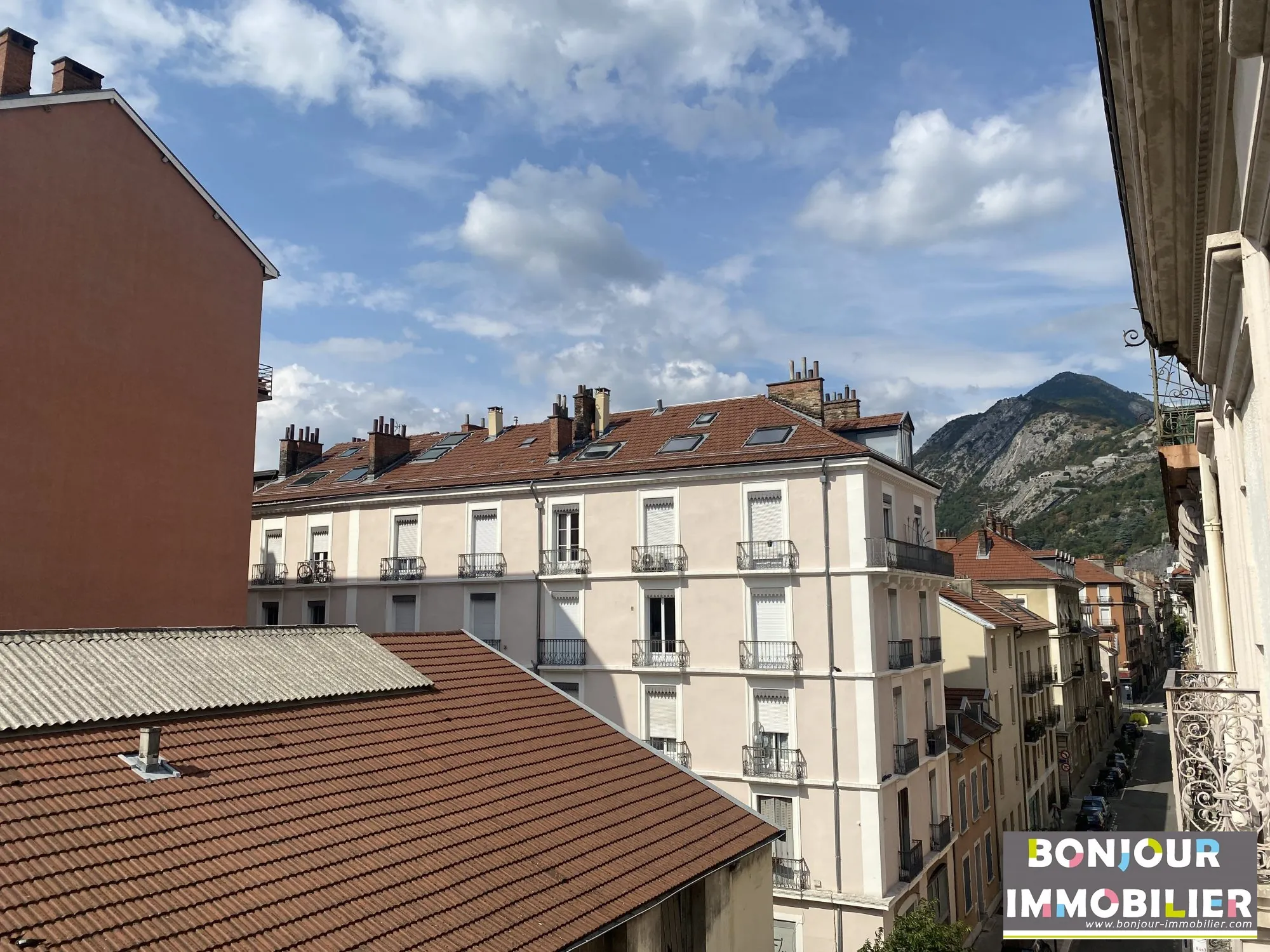 Charmant T2 meublé avec balcon à Grenoble proche gare et Estacade
