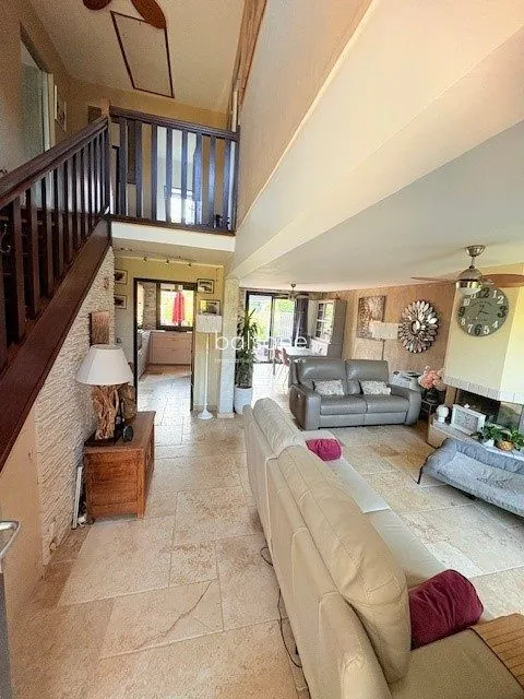 Charmante maison mitoyenne sans vis-à-vis à La Bouille de 403 m² 