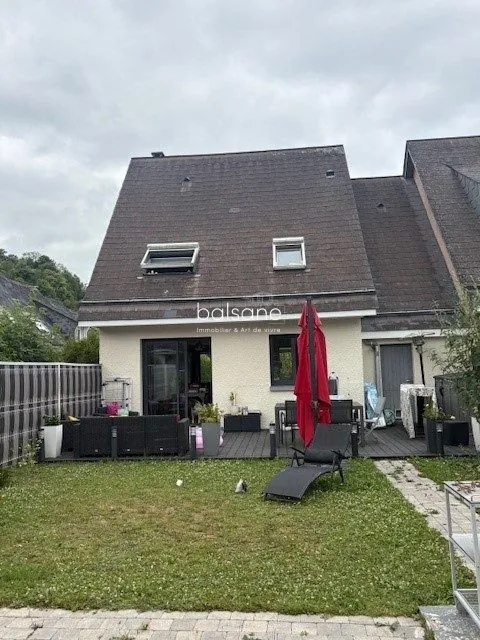 Charmante maison mitoyenne sans vis-à-vis à La Bouille de 403 m²