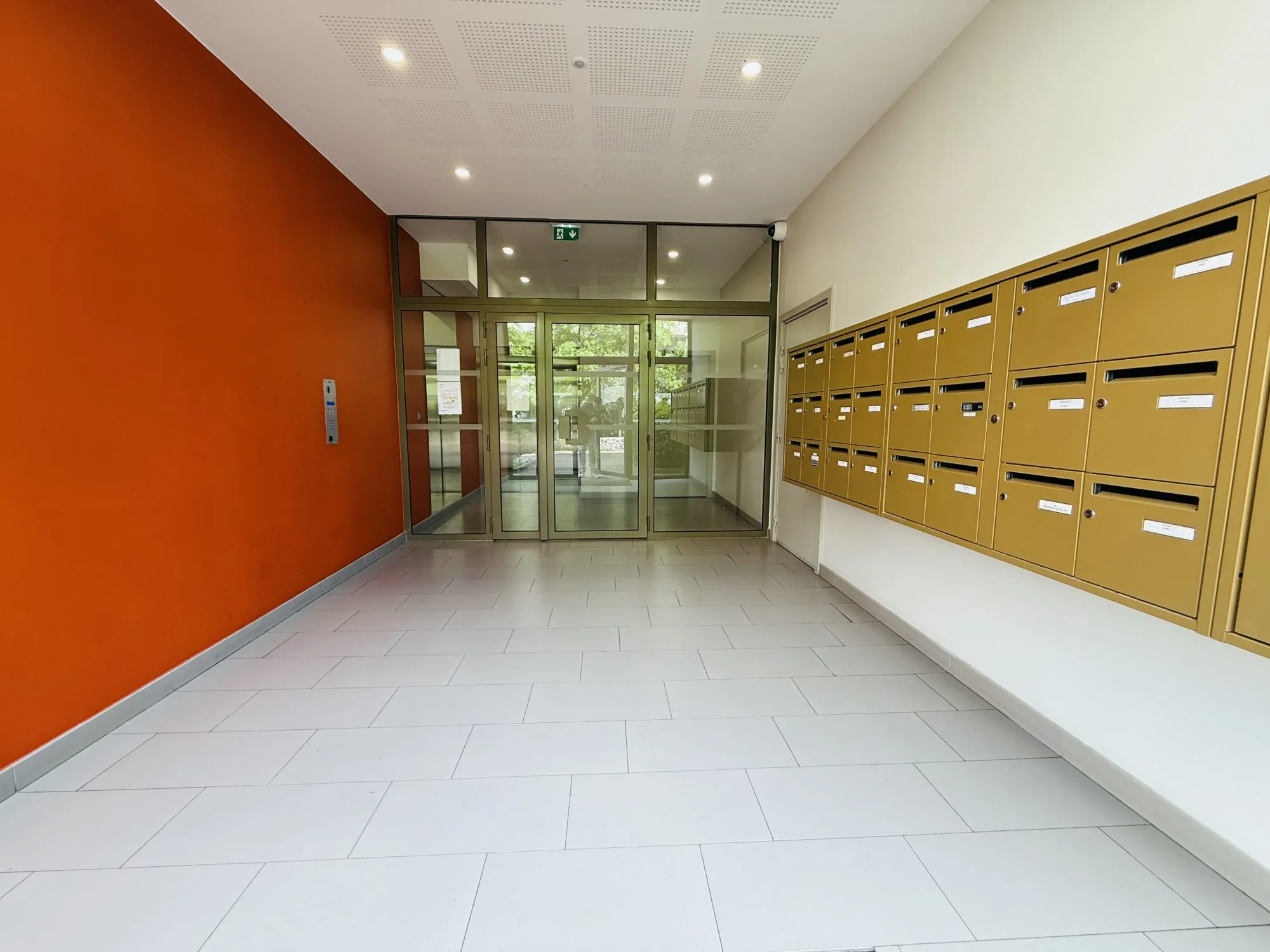 Bel appartement F3 avec loggias à Fosses, résidence récente, parking et accès PMR 