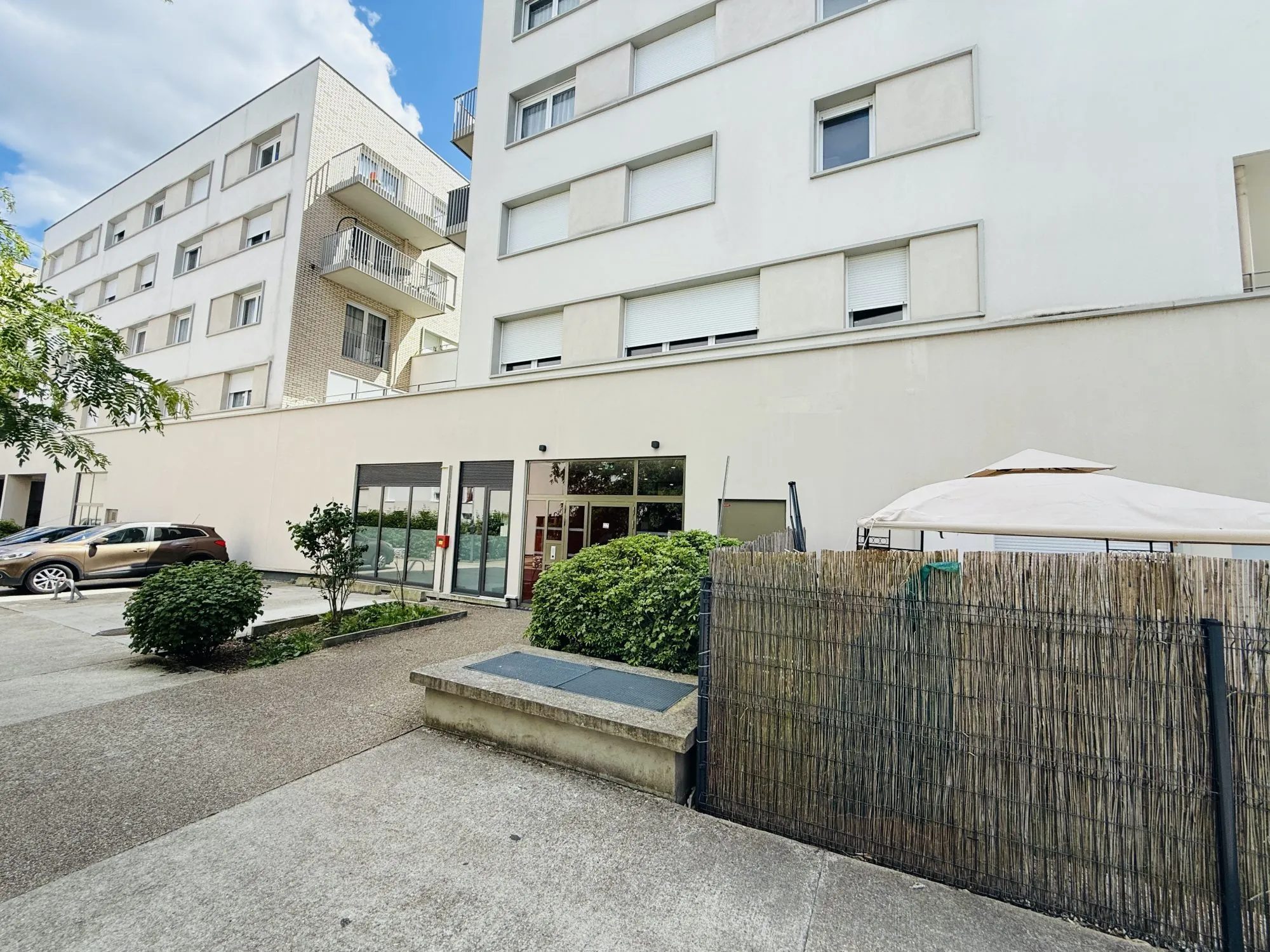 Bel appartement F3 avec loggias à Fosses, résidence récente, parking et accès PMR 