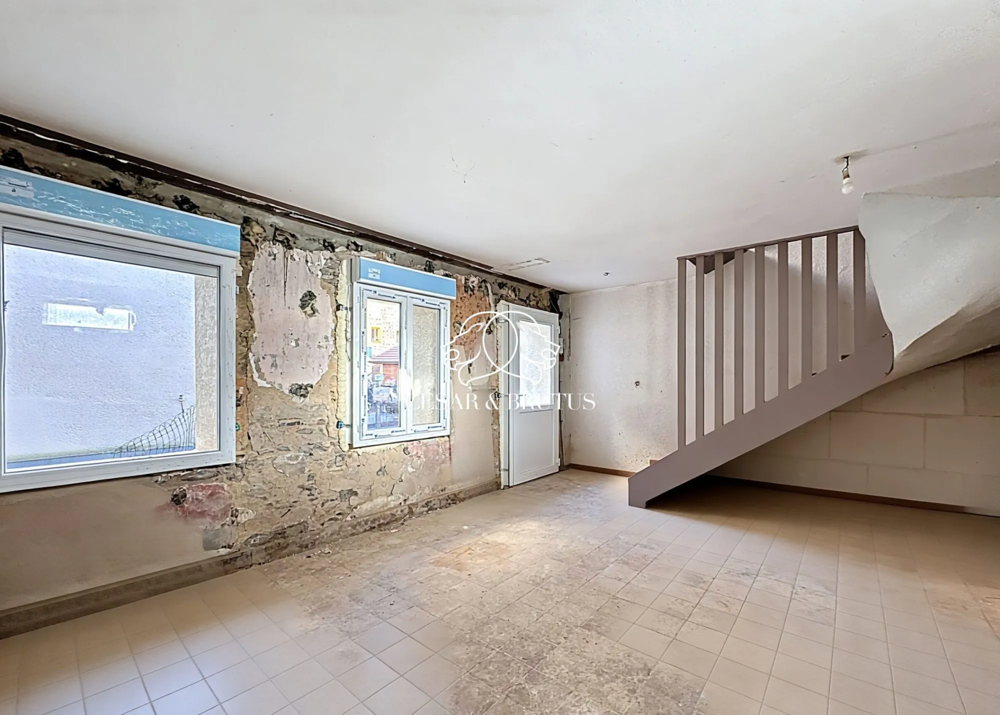 Triplex à rénover à Saint-Apollinaire – Potentiel et calme