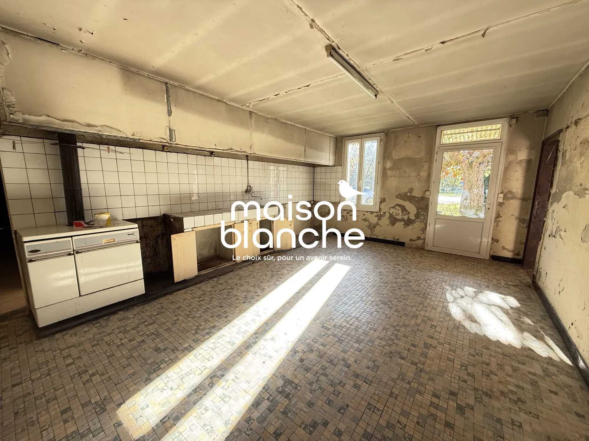 Maison à rénover de 130 m² à Saint-Denis-de-Pile avec fort potentiel 