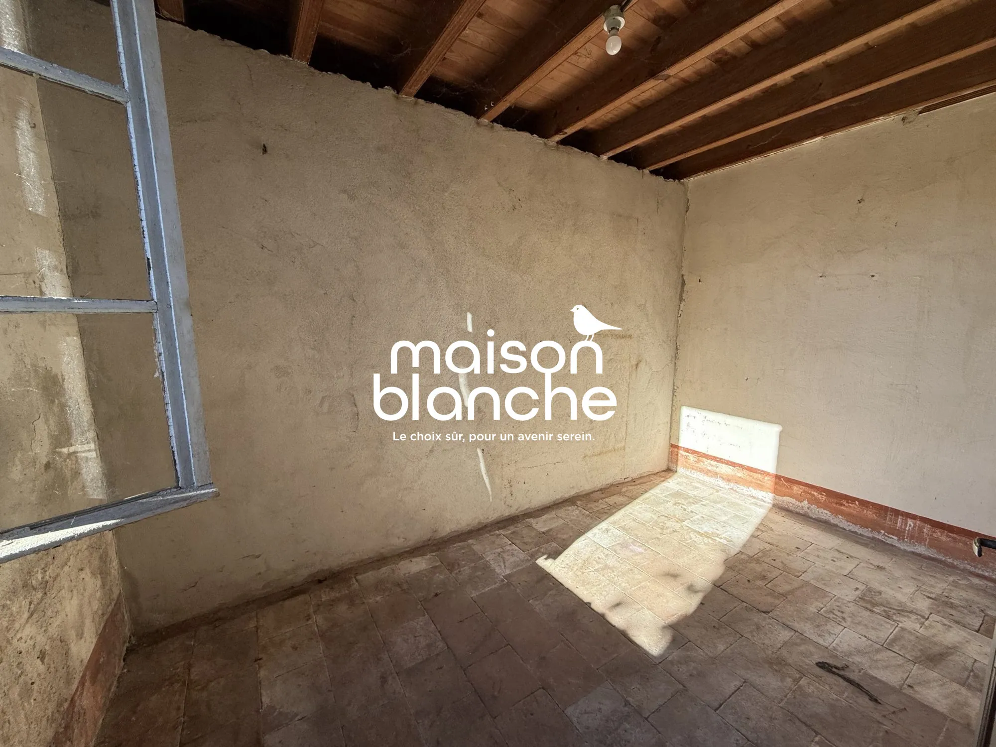 Maison à rénover de 130 m² à Saint-Denis-de-Pile avec fort potentiel 
