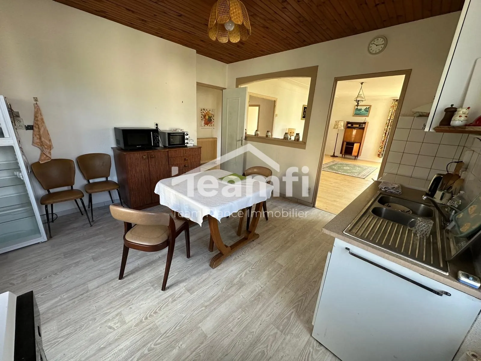 Maison de charme avec revenu locatif à Thiers - Vue panoramique et potentiel d'agrandissement 