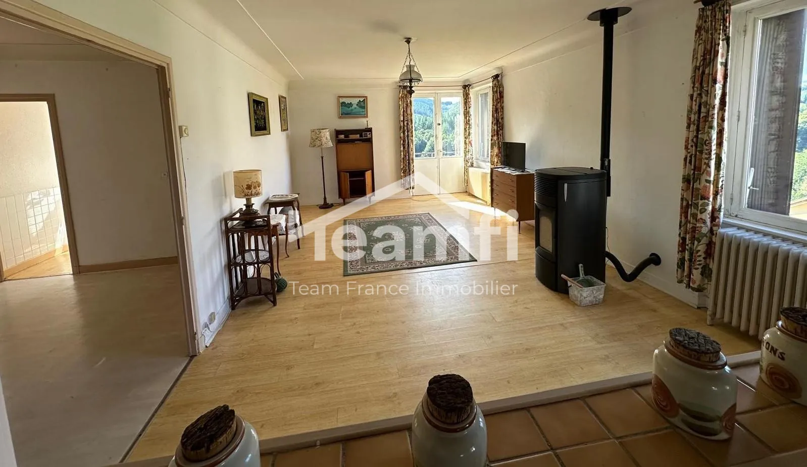 Maison de charme avec revenu locatif à Thiers - Vue panoramique et potentiel d'agrandissement 