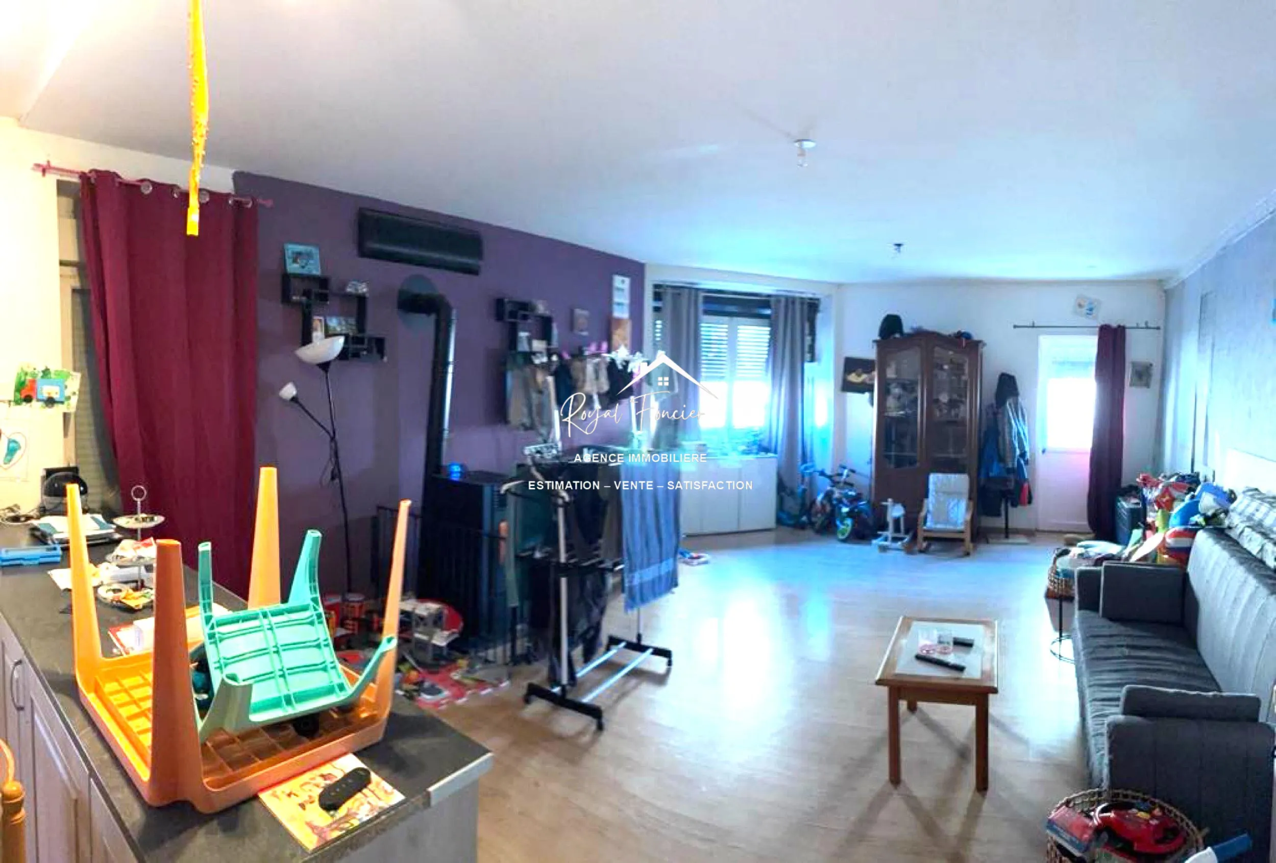 séjour Charmante maison à Charnizay avec jardin et potentiel de rénovation 