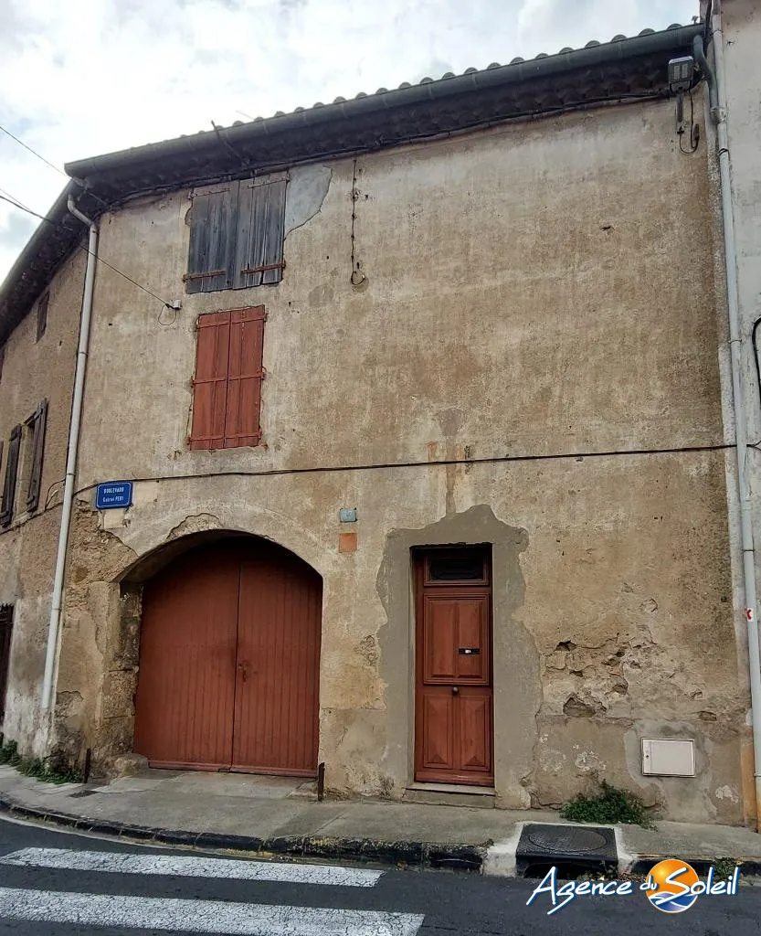 Immeuble à vendre à Lézignan-Corbières avec remise et appartement T3, parfait pour investisseur