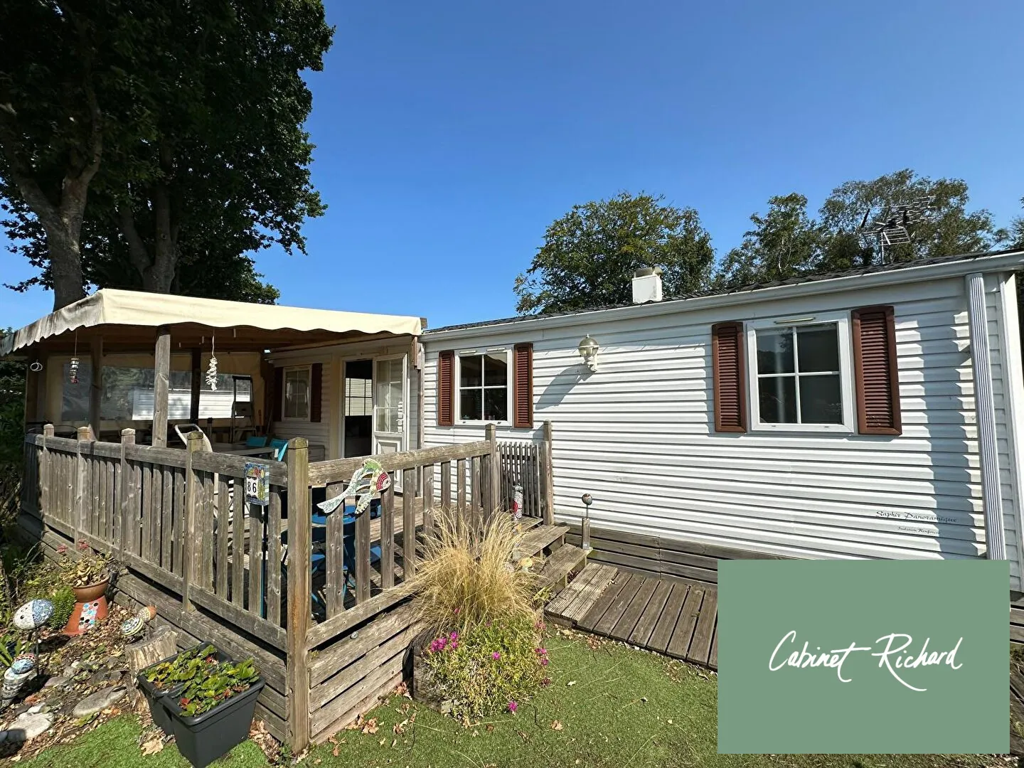 Mobil Home à Dinard – 35 m² avec terrasse et piscine dans domaine résidentiel