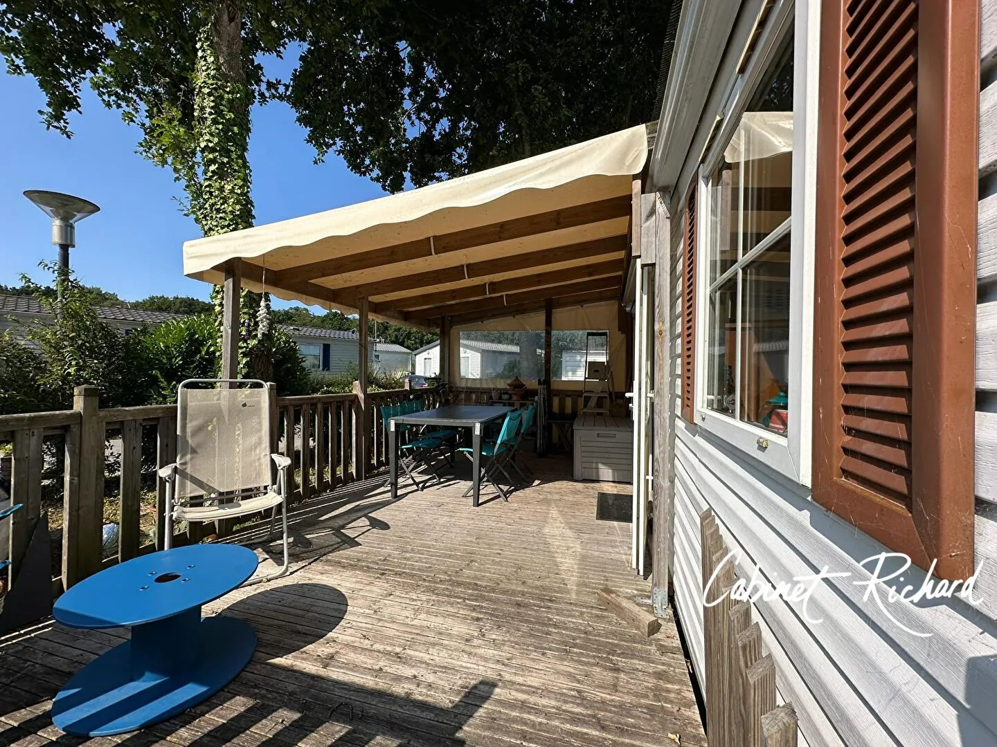 Mobil Home à Dinard – 35 m² avec terrasse et piscine dans domaine résidentiel 