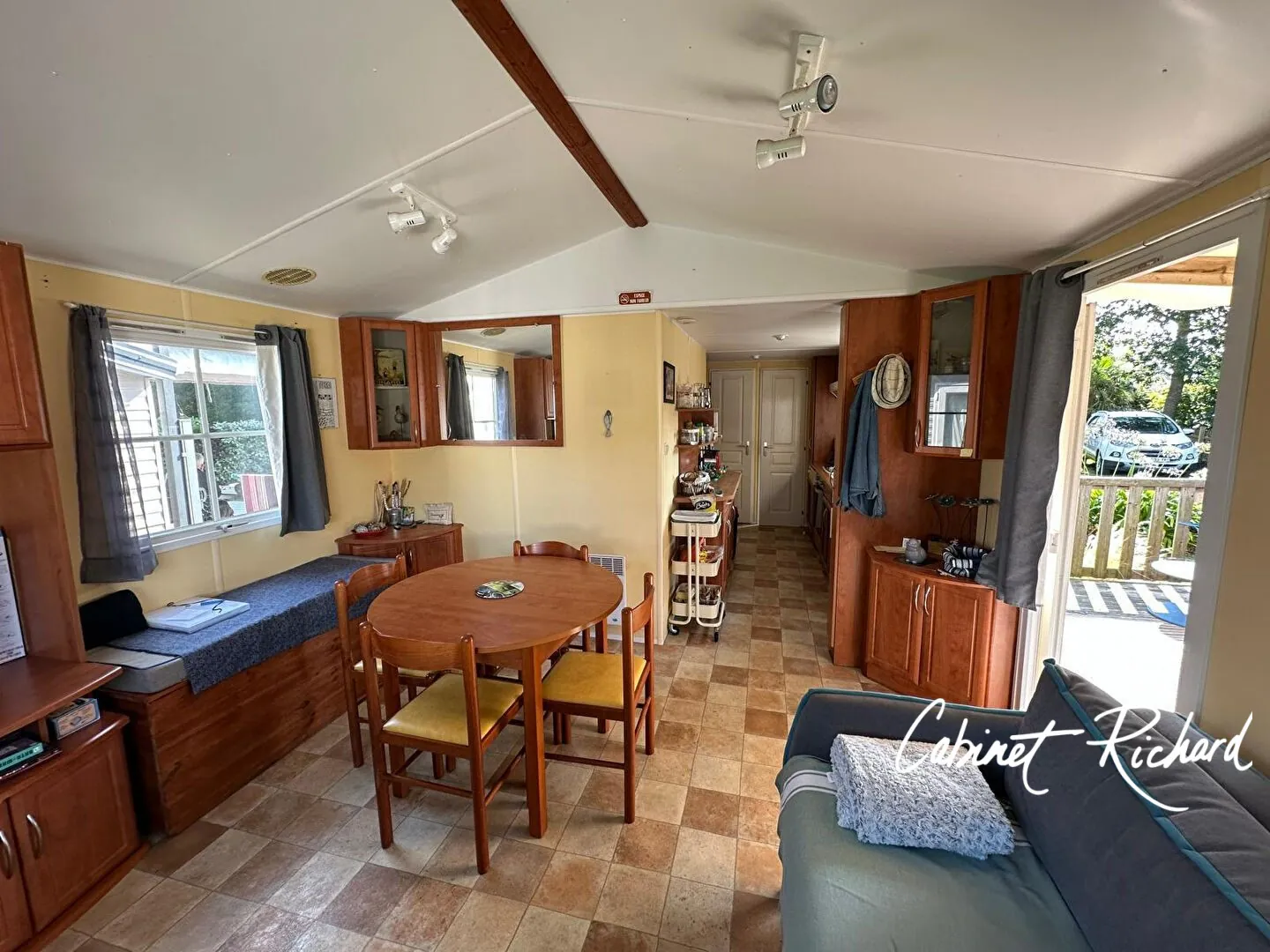 Mobil Home à Dinard – 35 m² avec terrasse et piscine dans domaine résidentiel 