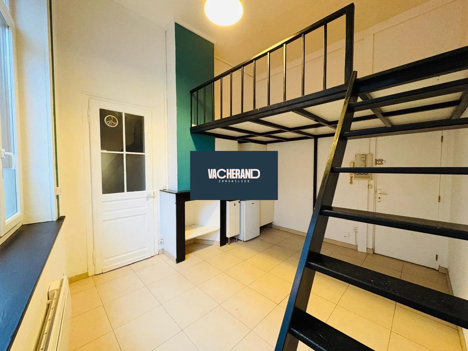 Studio de 25 m² avec mezzanine à Lille, proximité commodités 