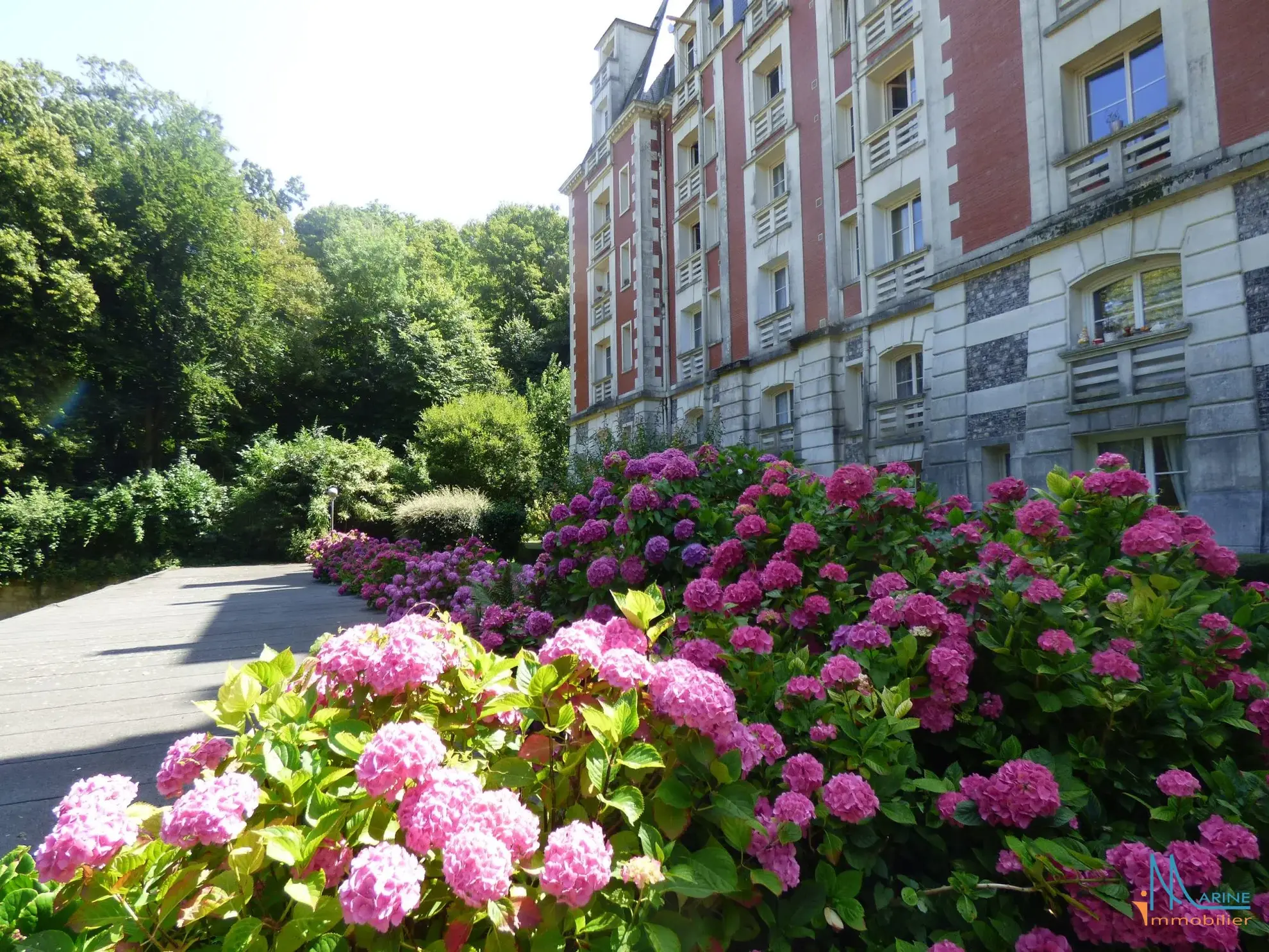 dieppe appartement dans un immeuble de caractère Appartement T1 à vendre à Rouxmesnil-Bouteilles près de Dieppe - 30 m² avec cave et ascenseur