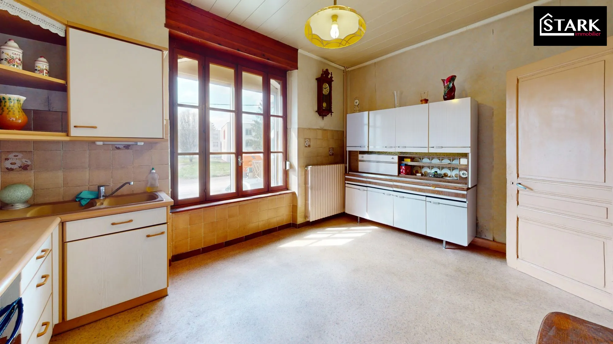 Maison à rénover avec 4 chambres et jardin à Colombier-Fontaine