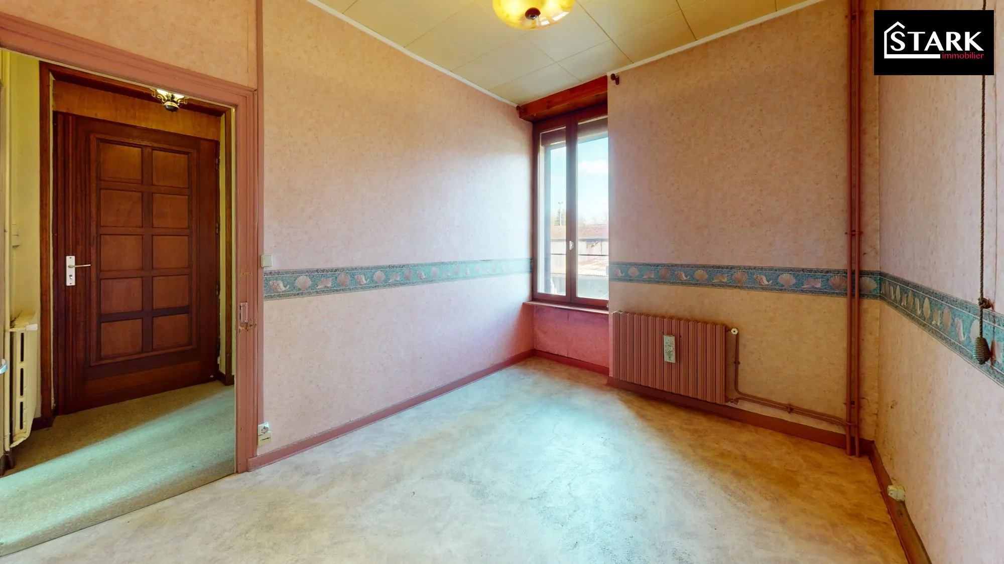 Maison à rénover avec 4 chambres et jardin à Colombier-Fontaine 