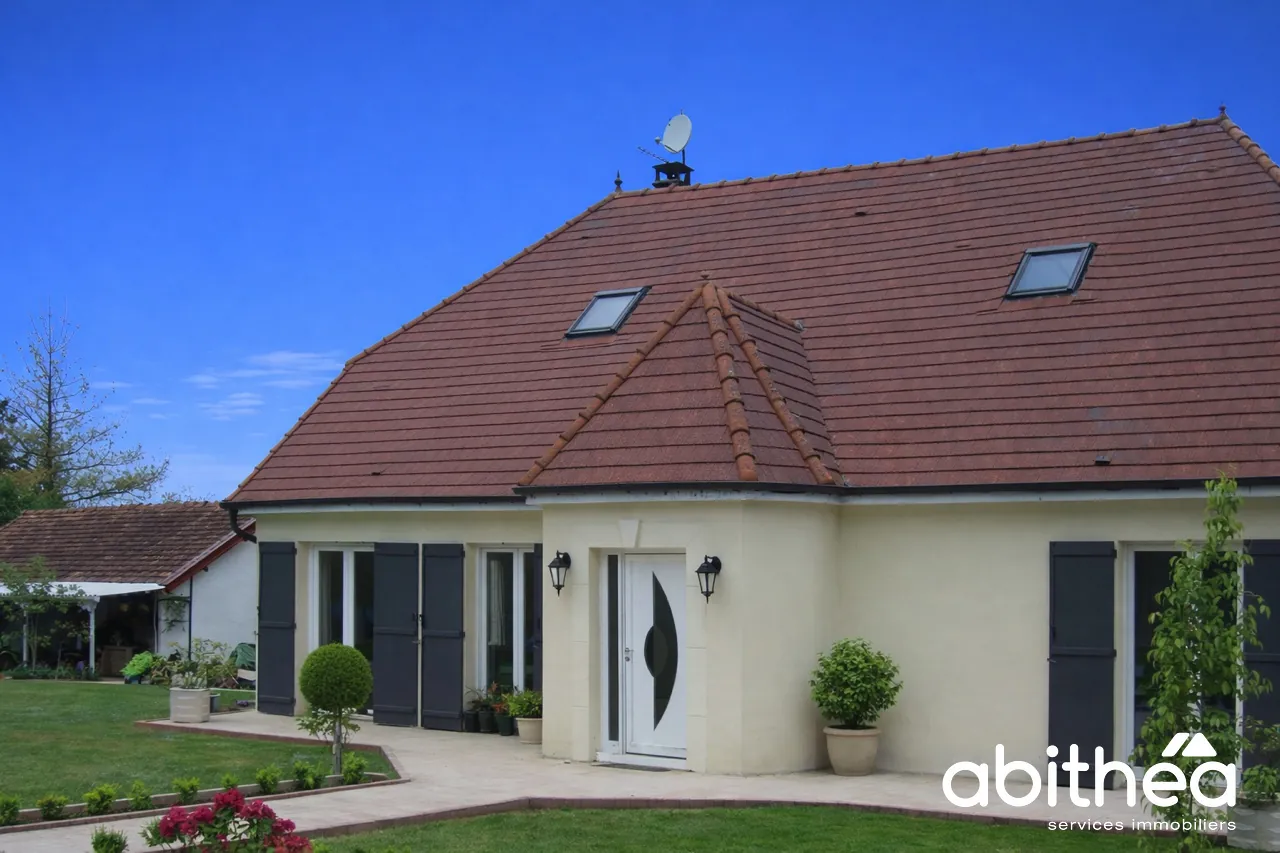Maison familiale avec piscine à Laubressel, 147 m², 3 chambres