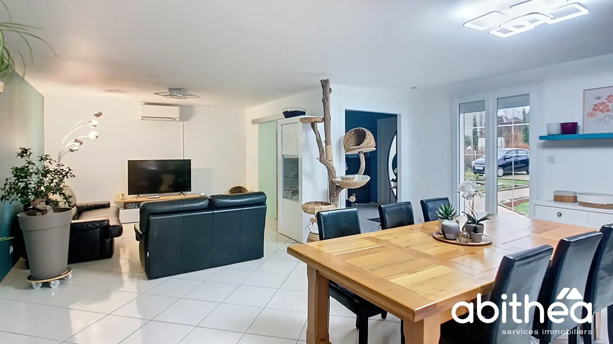 Maison familiale avec piscine à Laubressel de 147 m² 