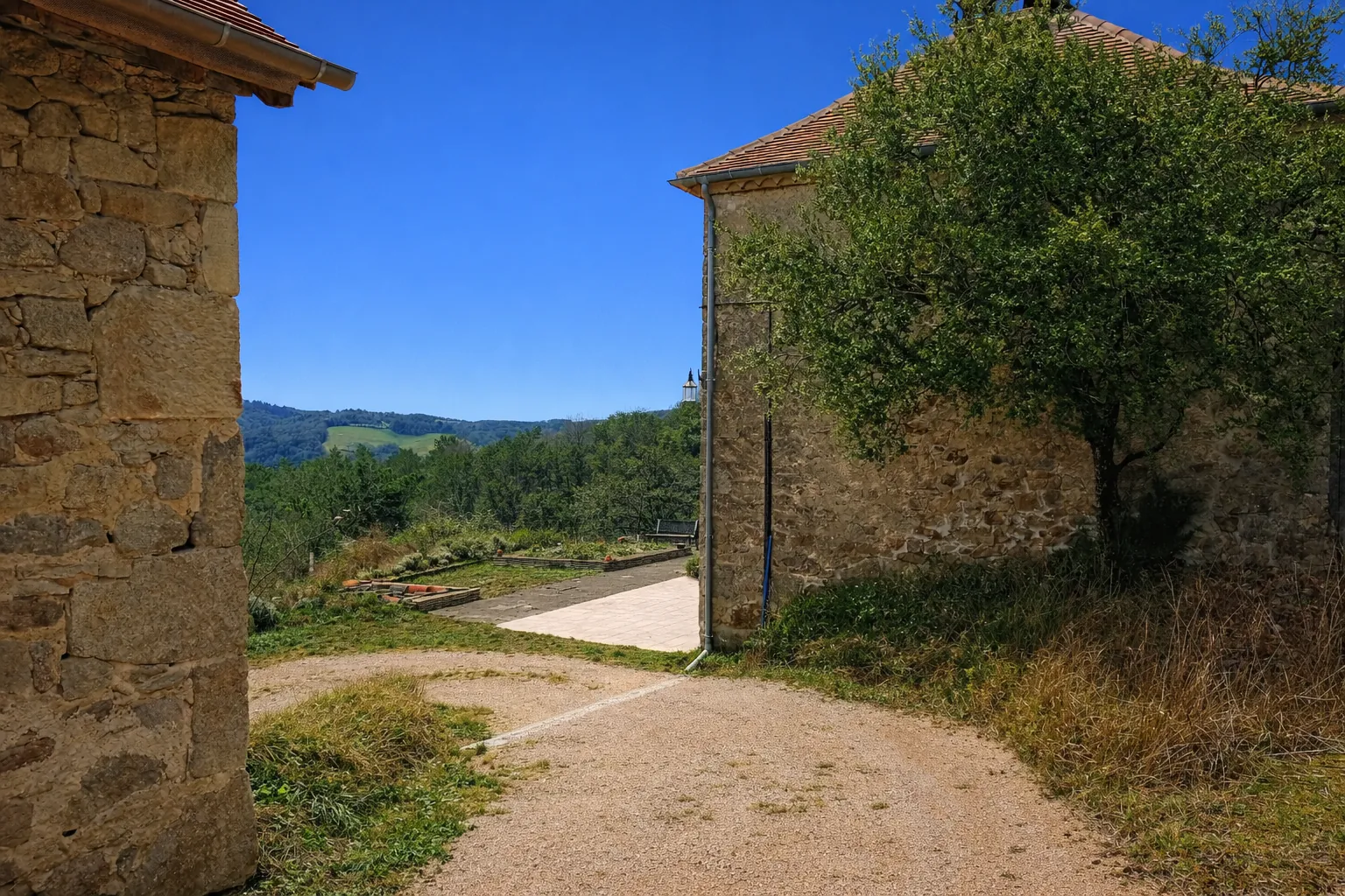 Maison spacieuse avec terrasse et jardin à Teyssieu (46) à vendre 