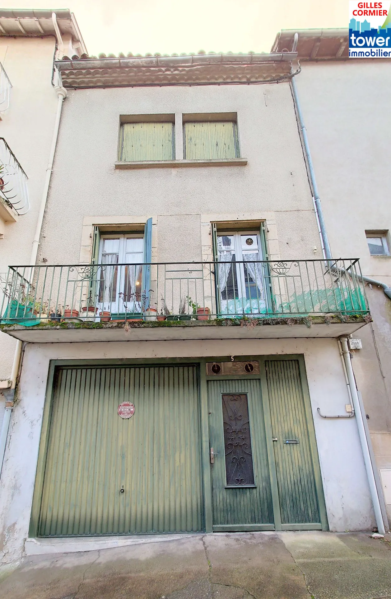 Maison à rénover de 60 m² à Villefranche de Rouergue avec garage et balcon