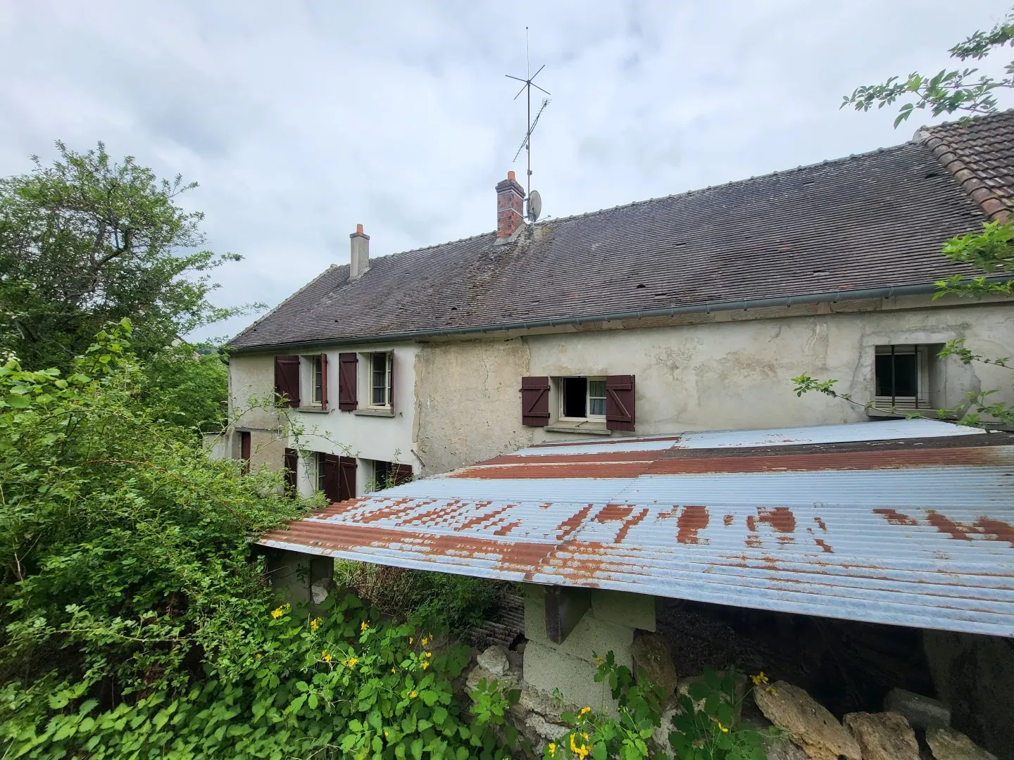 Maison briarde à vendre à Domptin, proche Charly-sur-Marne, avec jardin et grand potentiel 