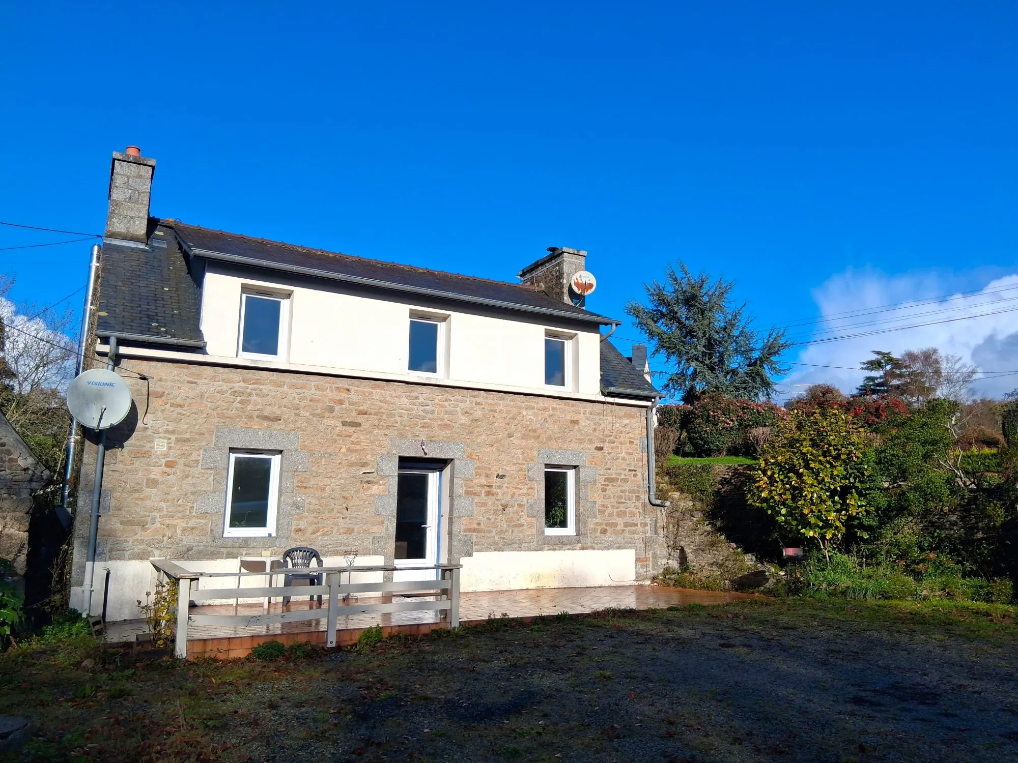 Maison ancienne à rénover avec dépendances à proximité de Malakoff
