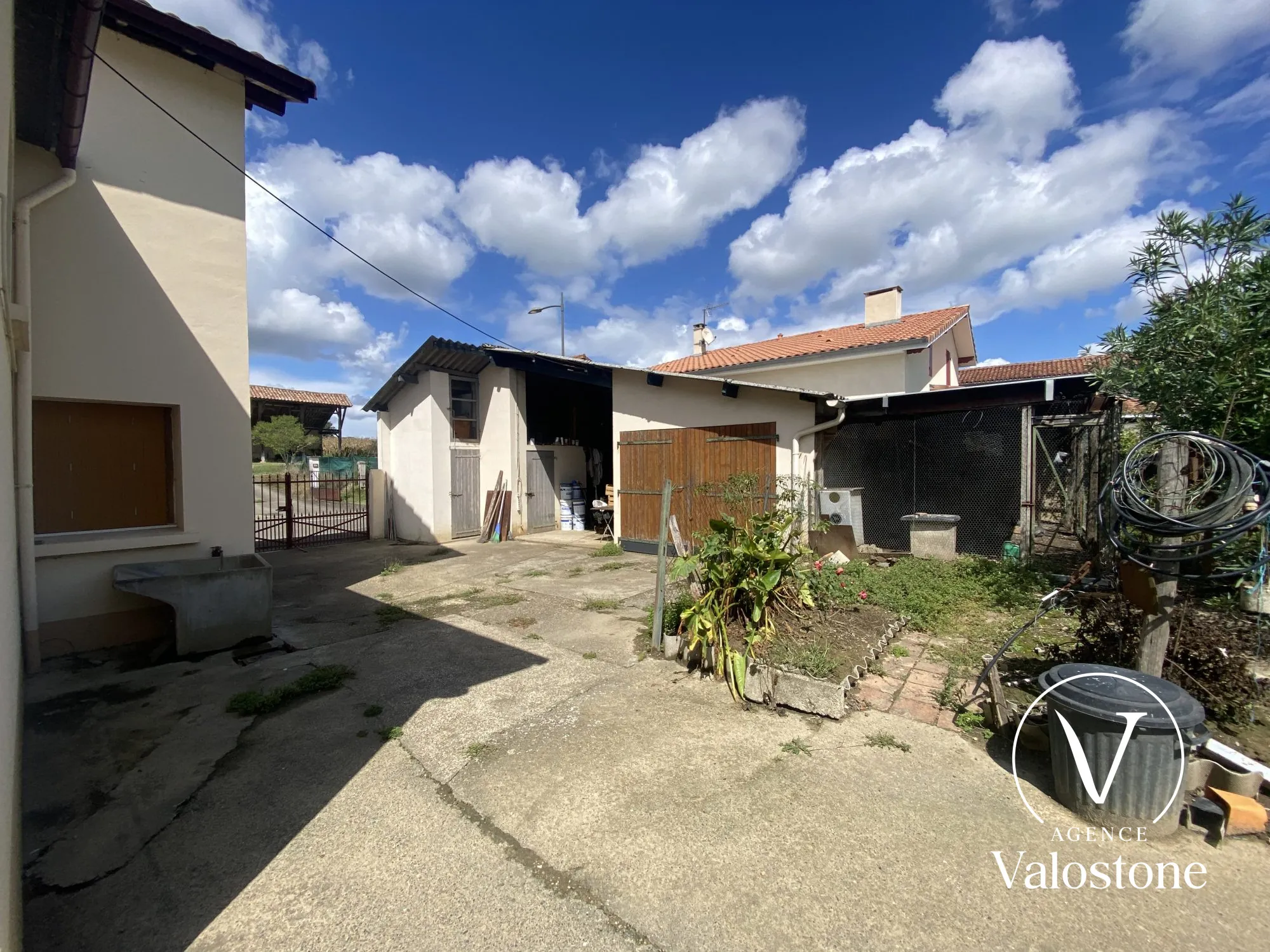 Maison à vendre à Geaune, typologie 5 pièces avec jardin et garage 