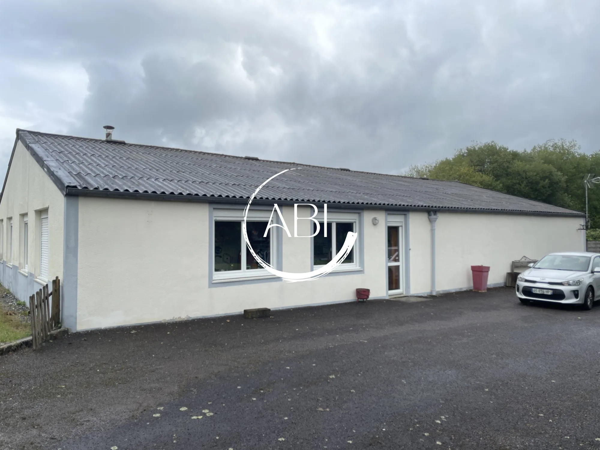 Local d'activités de 290 m² avec garage et logement à Bagnoles de l'Orne