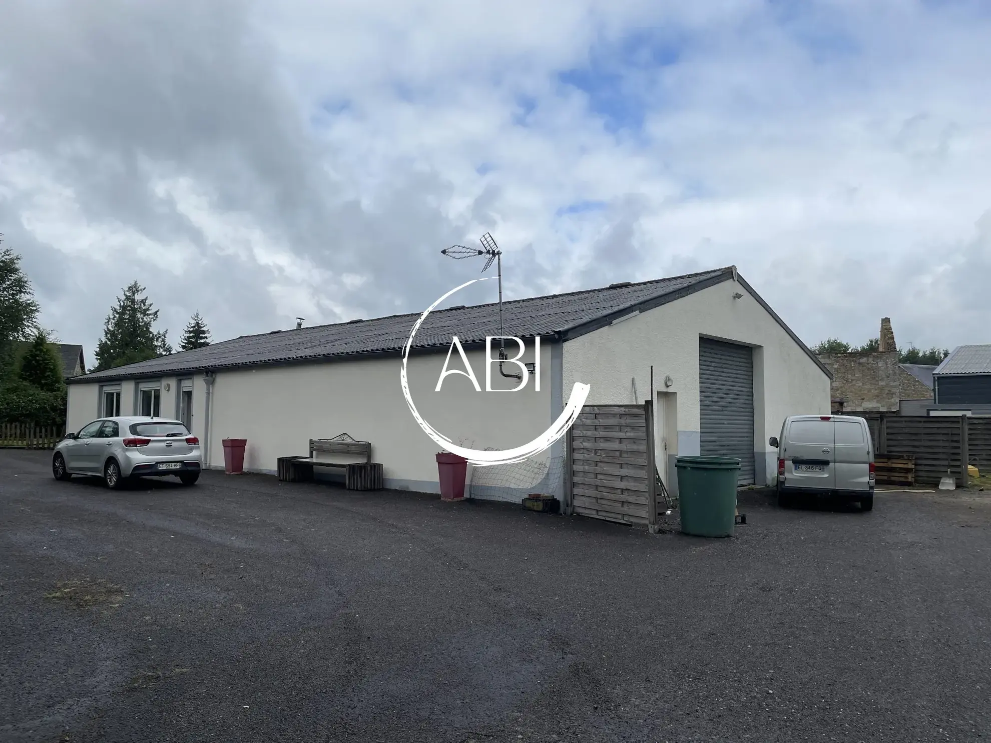 Local d'activités de 290 m² avec garage et logement à Bagnoles de l'Orne 