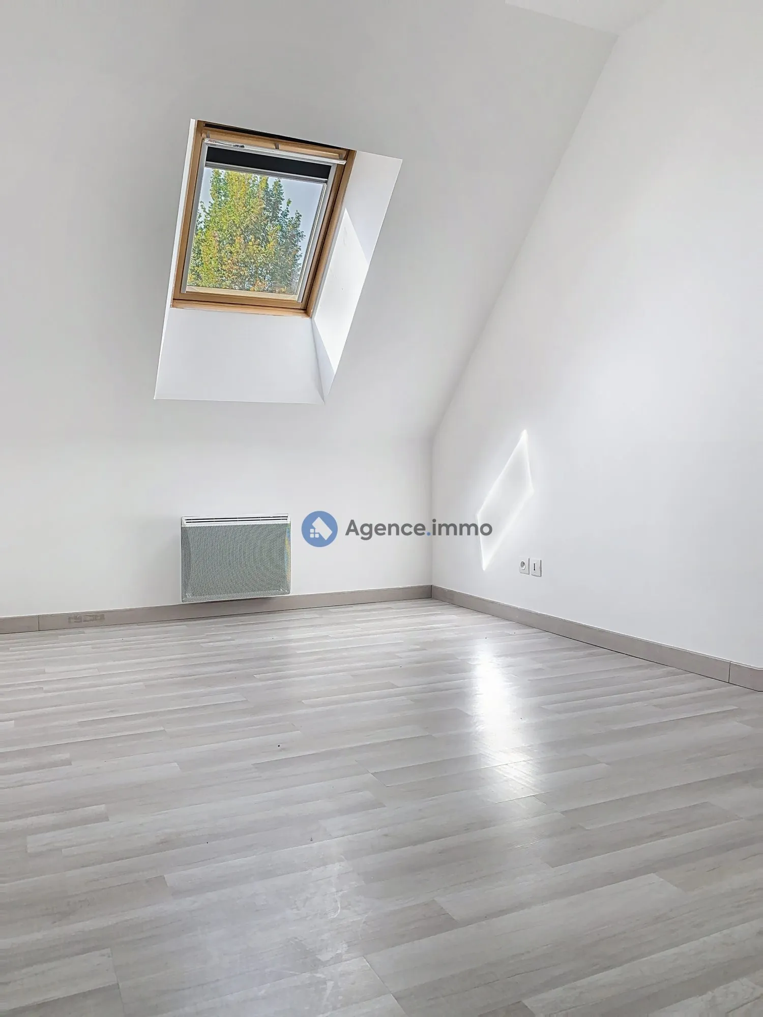 Maison à vendre à Souvigné - 3 chambres, terrasse et garage - 80 m² 