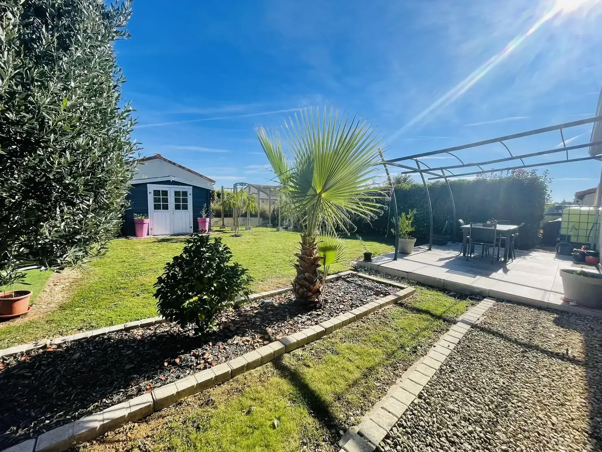 Charmante maison de plain-pied avec piscine à YVERSAY proche Poitiers