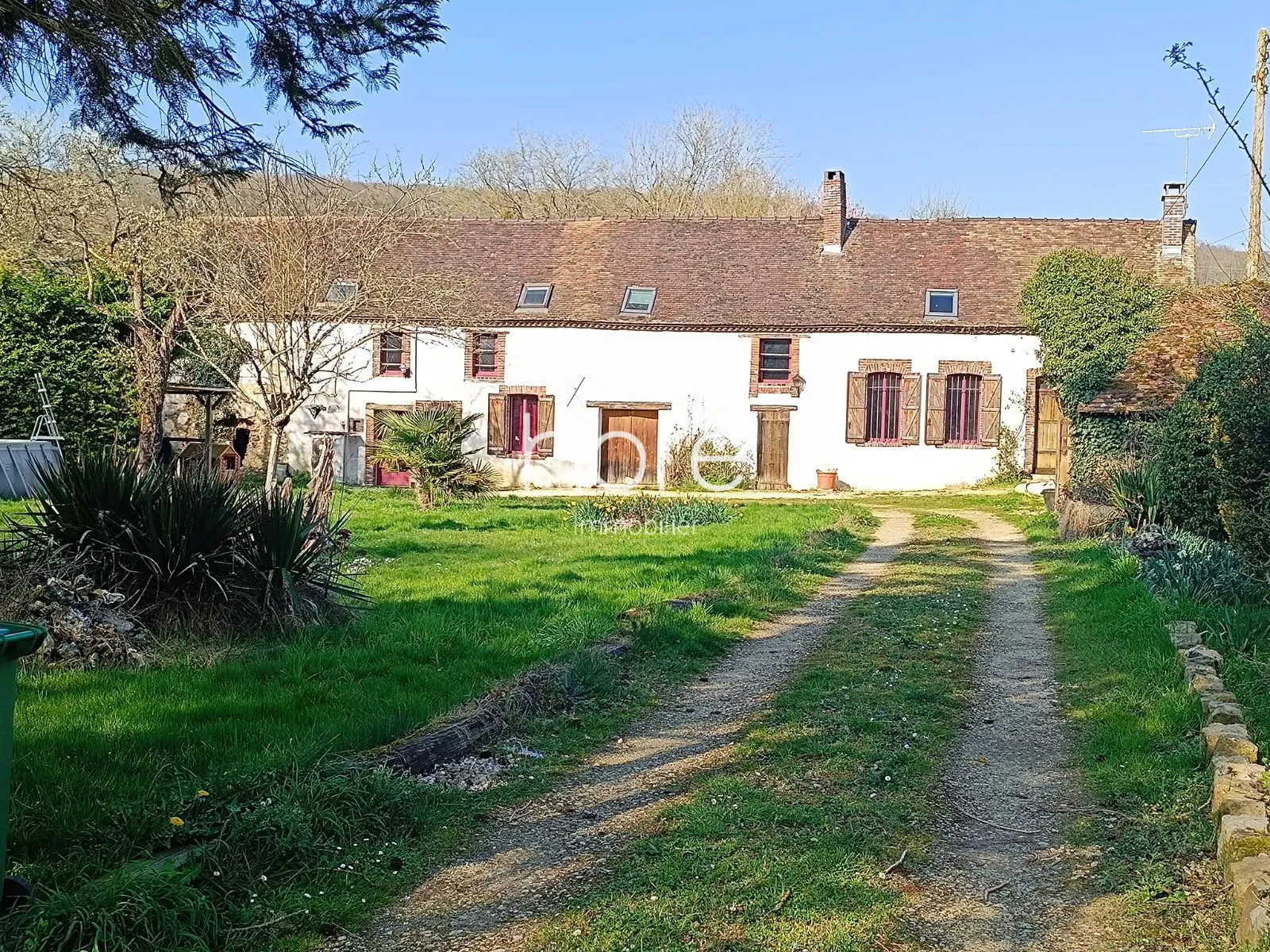 Maison ancienne de 7 pièces avec jardin et grand potentiel à Les Vallées de la Vanne