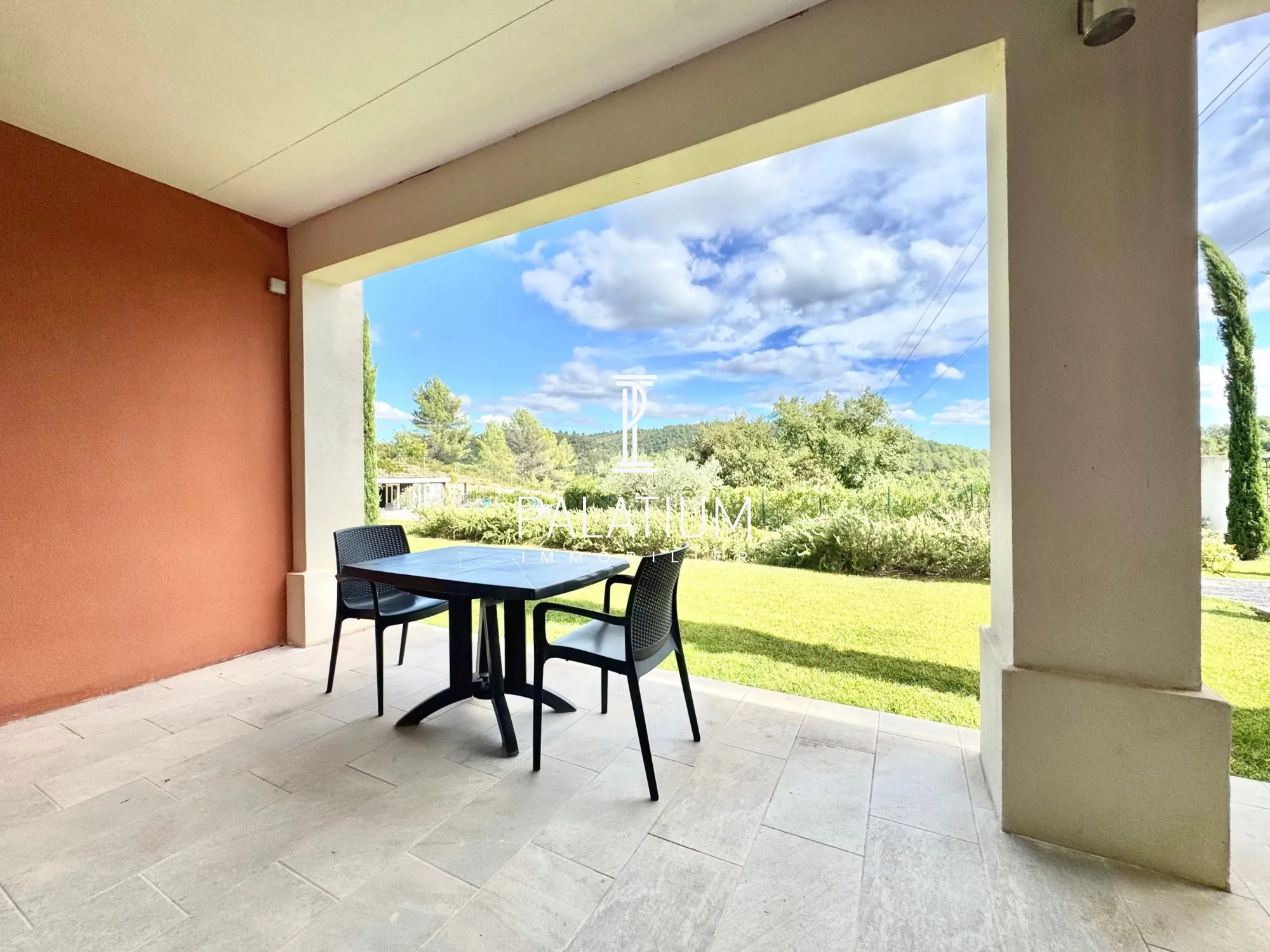 Appartement T2 avec terrasse, piscine et climatisation à Gréoux-les-Bains 