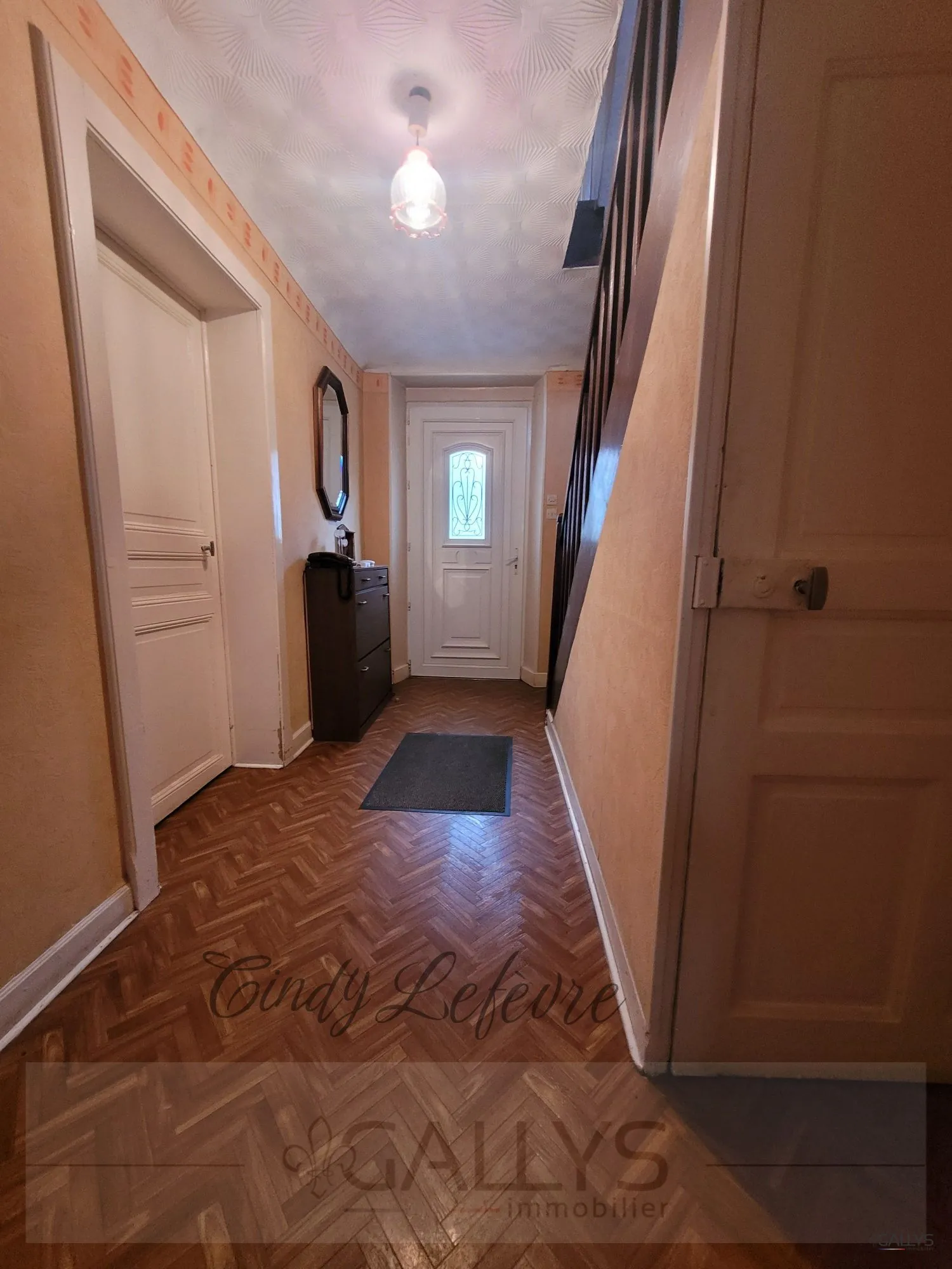 Maison à rénover de 113 m² avec cave et grande véranda à Mont Saint Martin