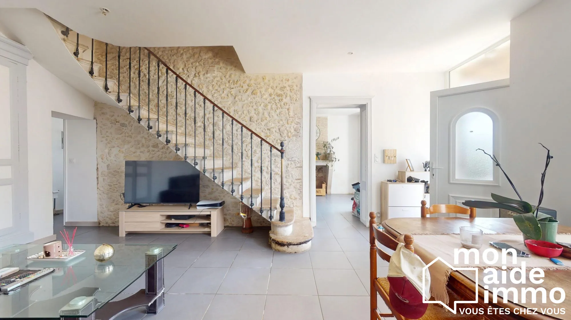 Maison en pierre rénovée à Noaillan, 3 chambres et grand terrain