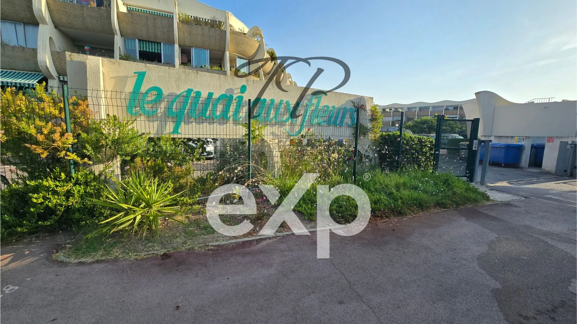 Studio meublé à vendre au Grau-du-Roi avec piscine et terrasse 