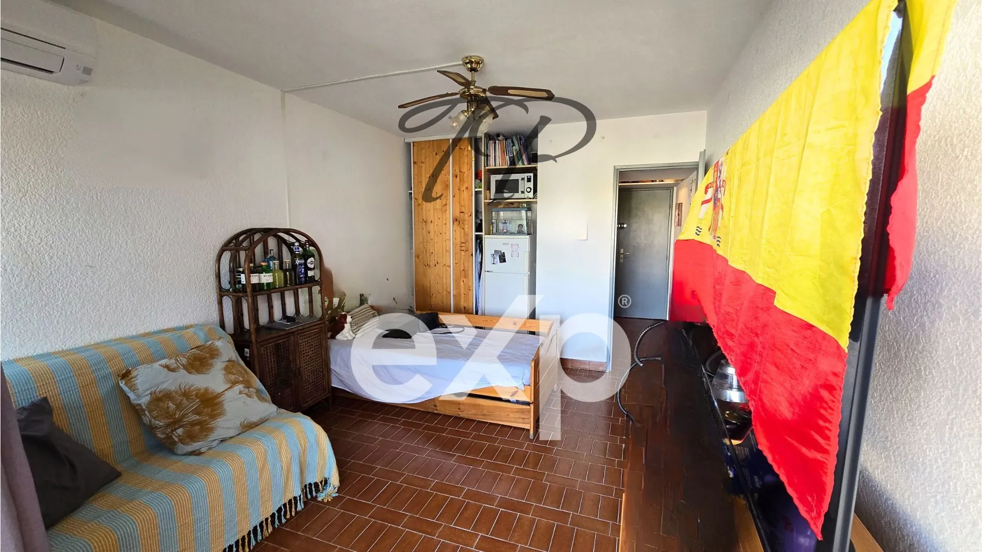 Studio meublé à vendre au Grau-du-Roi avec piscine et terrasse