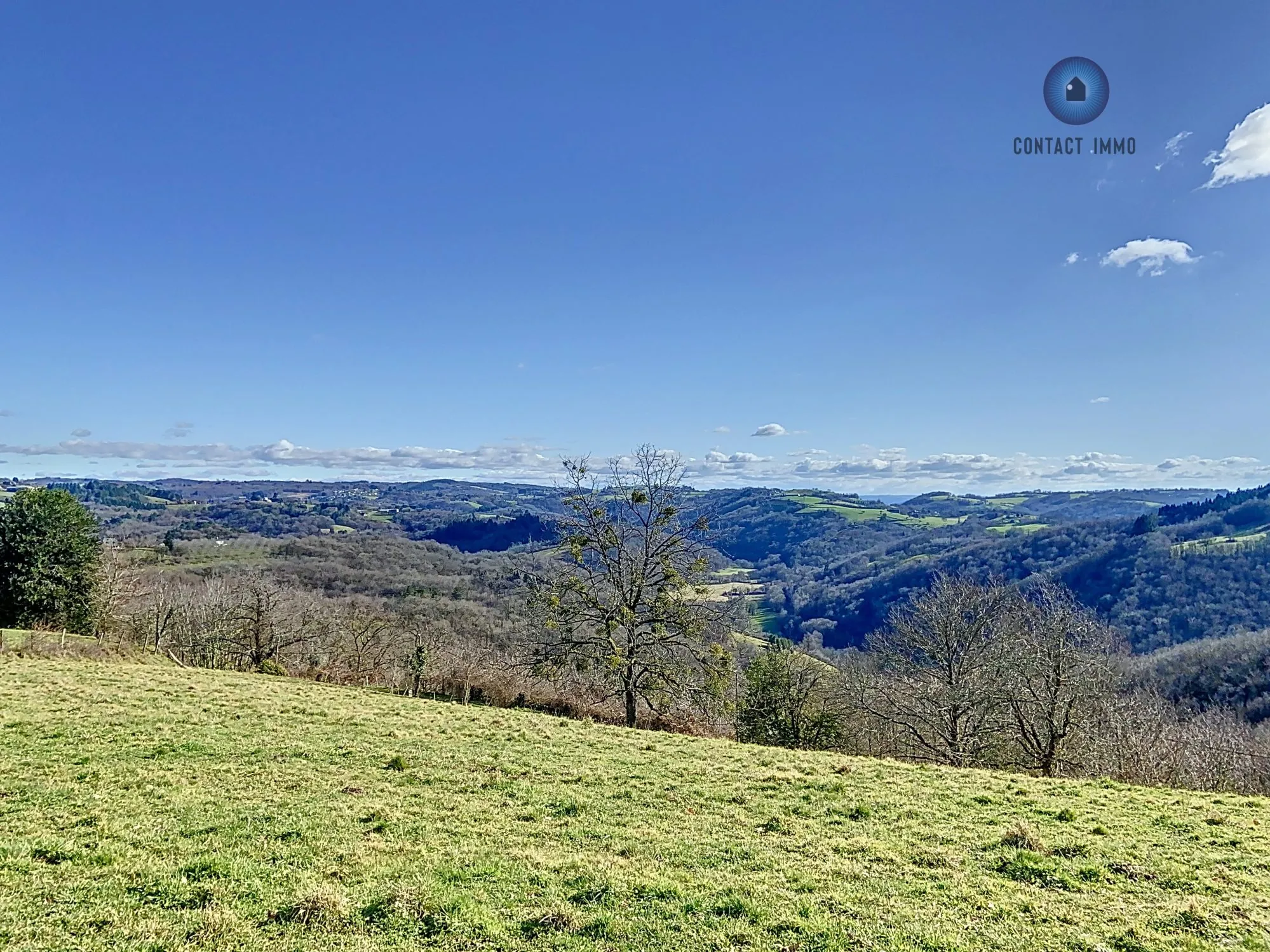 Terrain constructible 7593 m² avec permis et vue panoramique à Beynat