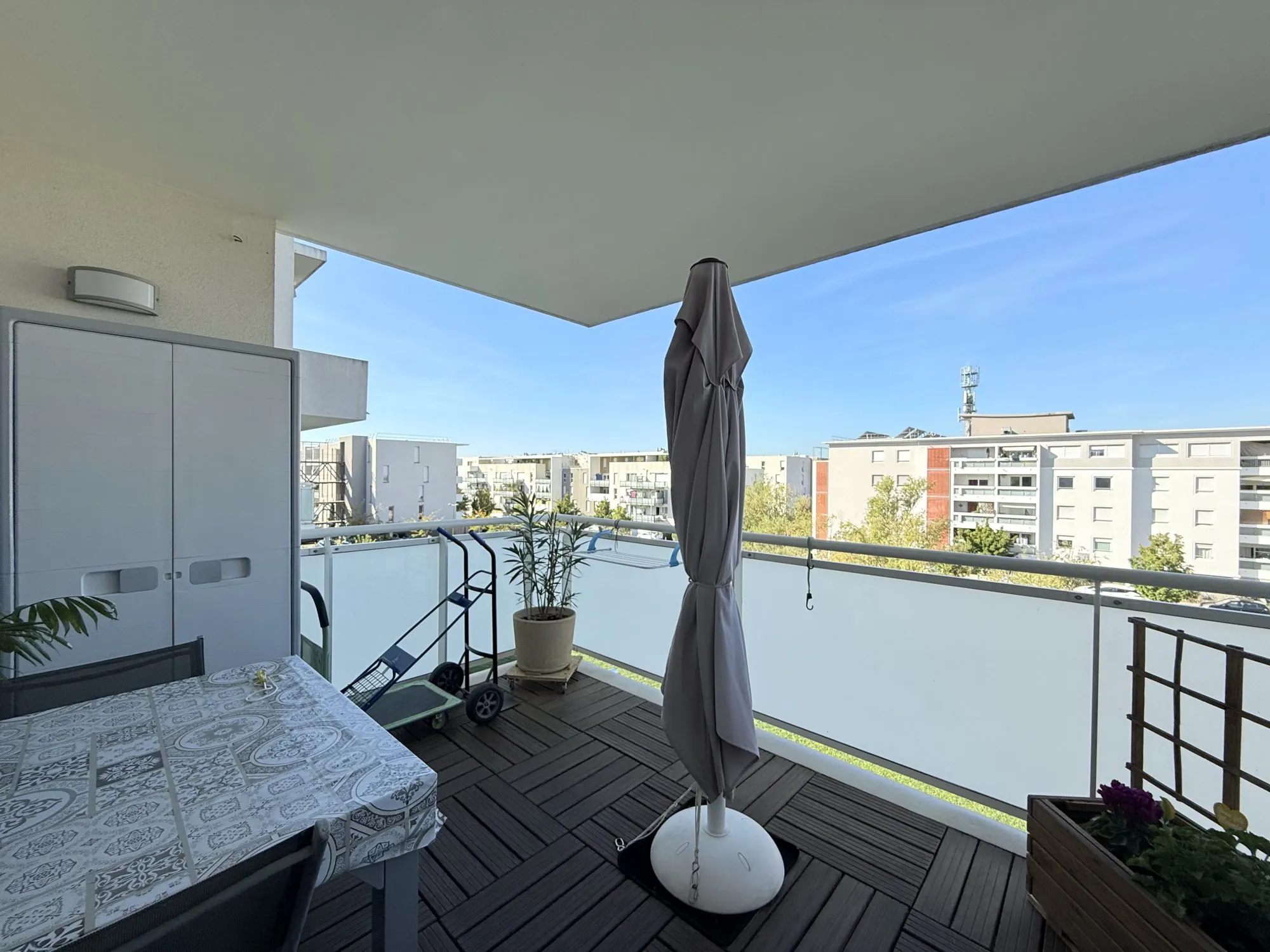 Appartement T3 à vendre à Istres avec terrasse et garage, résidence sécurisée