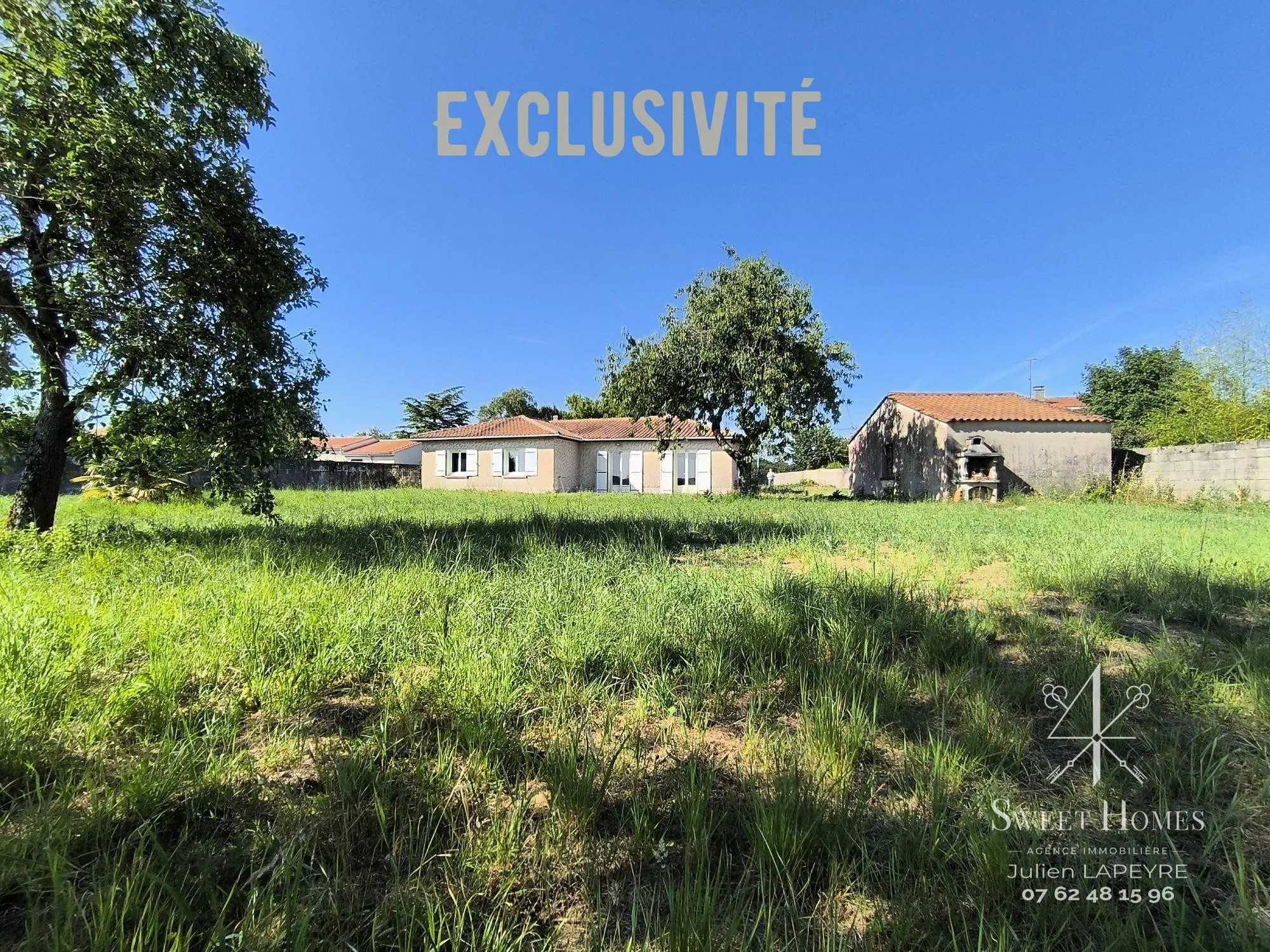 Maison à Roullet-Saint-Estèphe avec deux appartements, terrain et garage