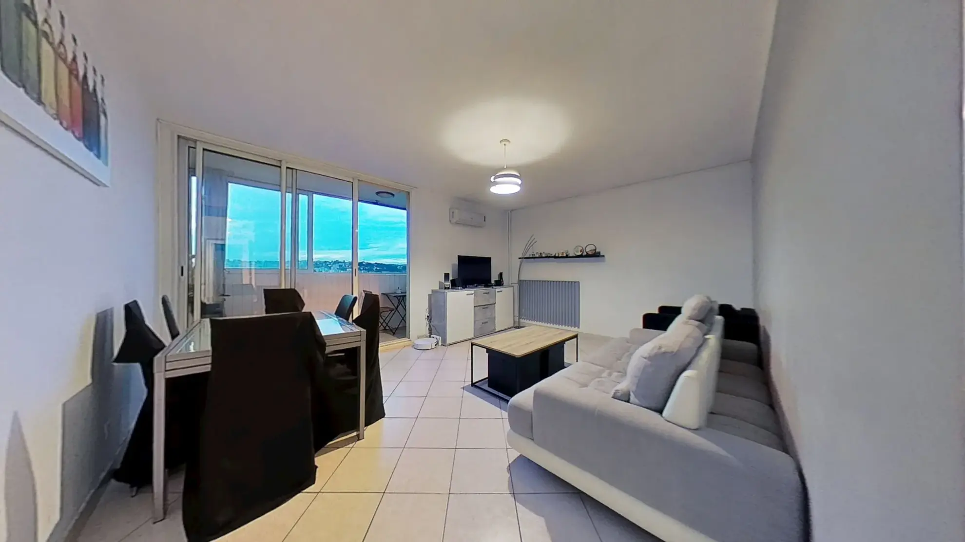 Appartement T4 lumineux avec loggia et parking à Marseille dans la résidence Val Pins