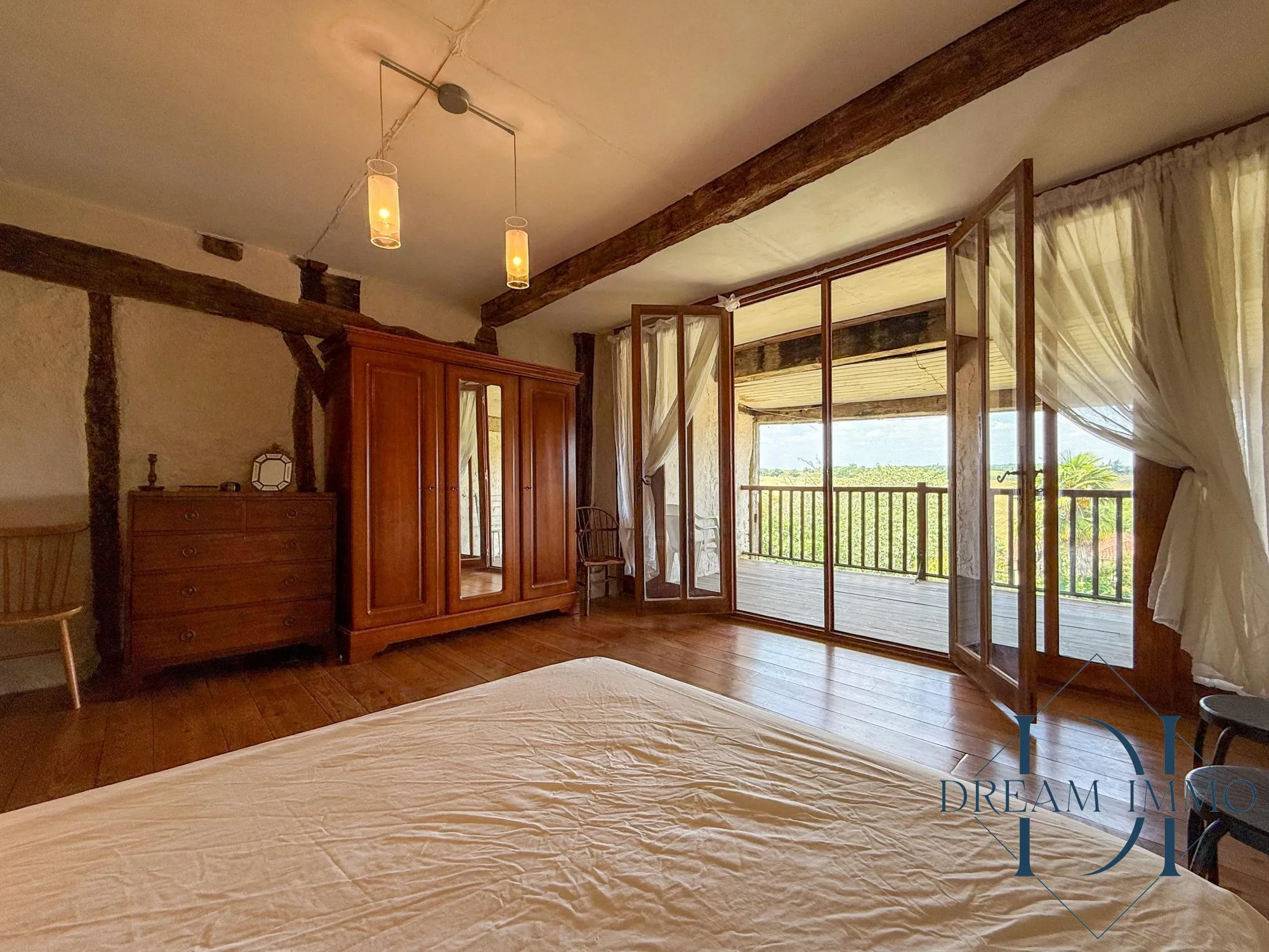 Maison de charme à Bassoues avec jardin, vue et cachet historique