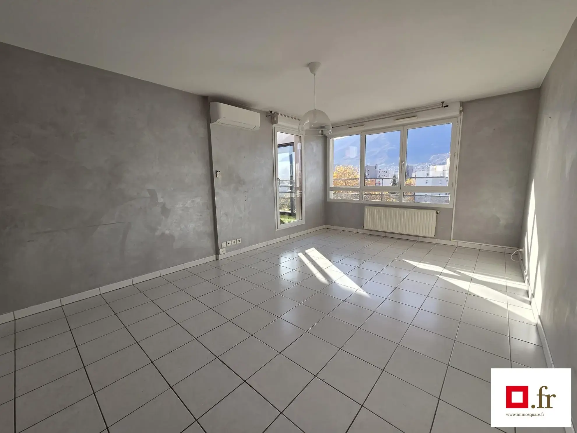Appartement T3 avec terrasse à vendre à Grenoble, vue montagne, dernier étage 