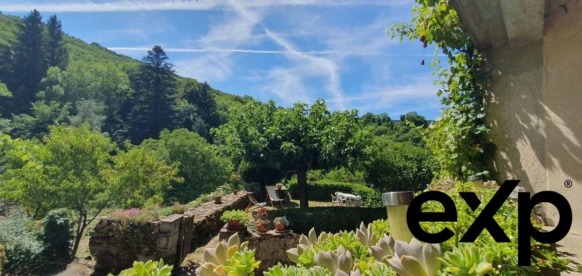 Charmante maison en pierre à Serviès, secteur d’Avène, avec terrasse et vue dégagée