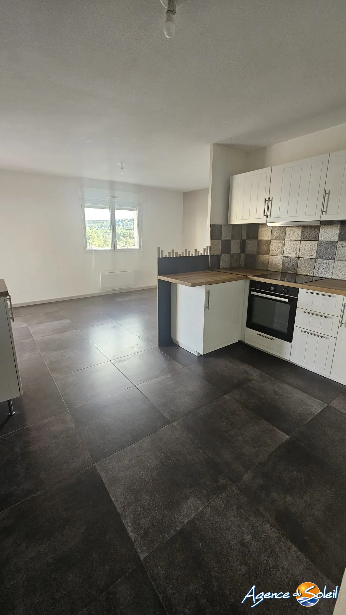 Appartement T3 rénové avec terrasse et parking à Narbonne secteur Réveillon 