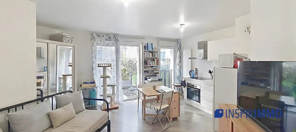 Studio de 31 m² avec terrasse et parking à Poissy