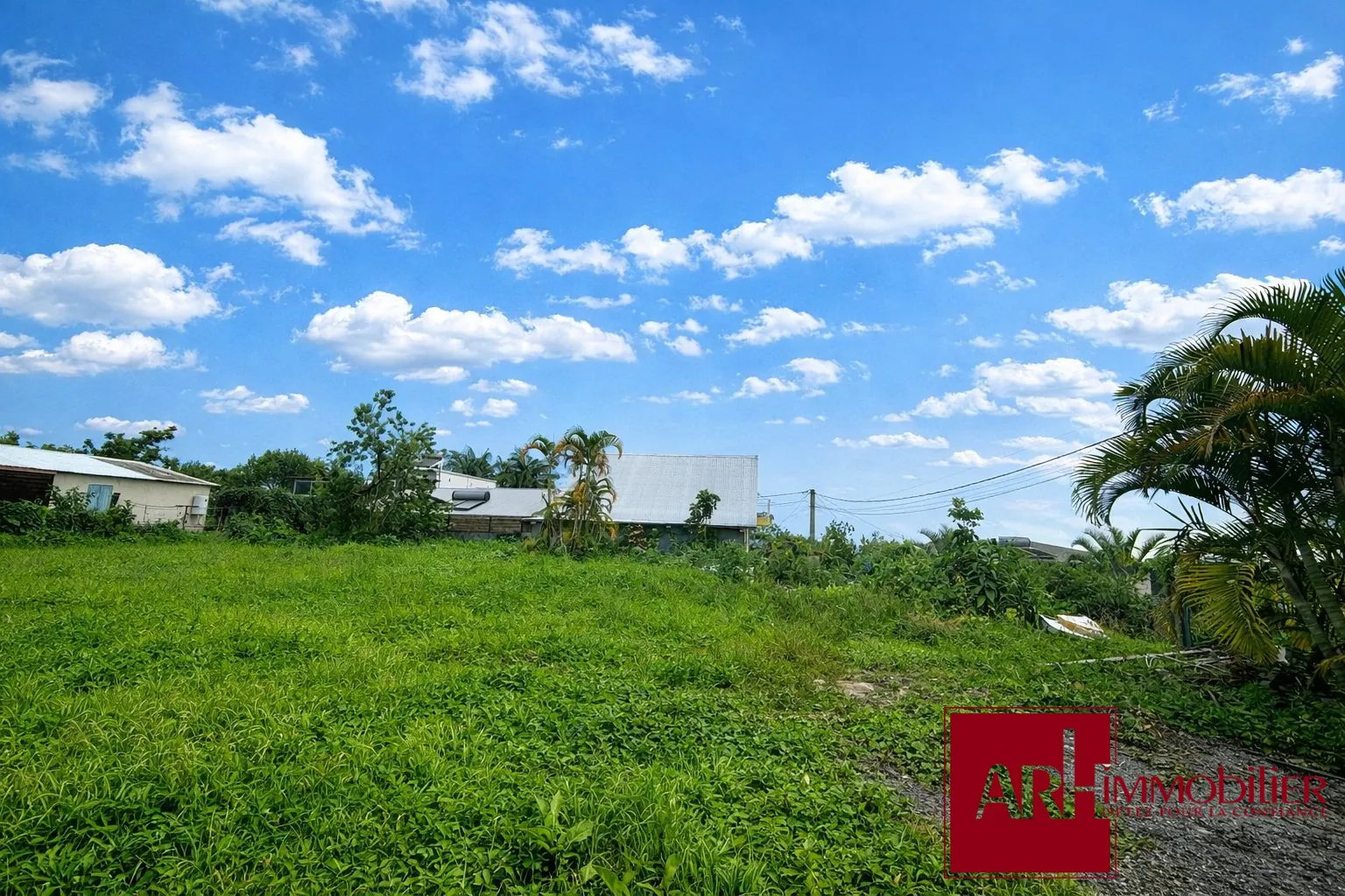 Terrain constructible de 359 m² à Le Tampon, idéal pour votre maison de rêve