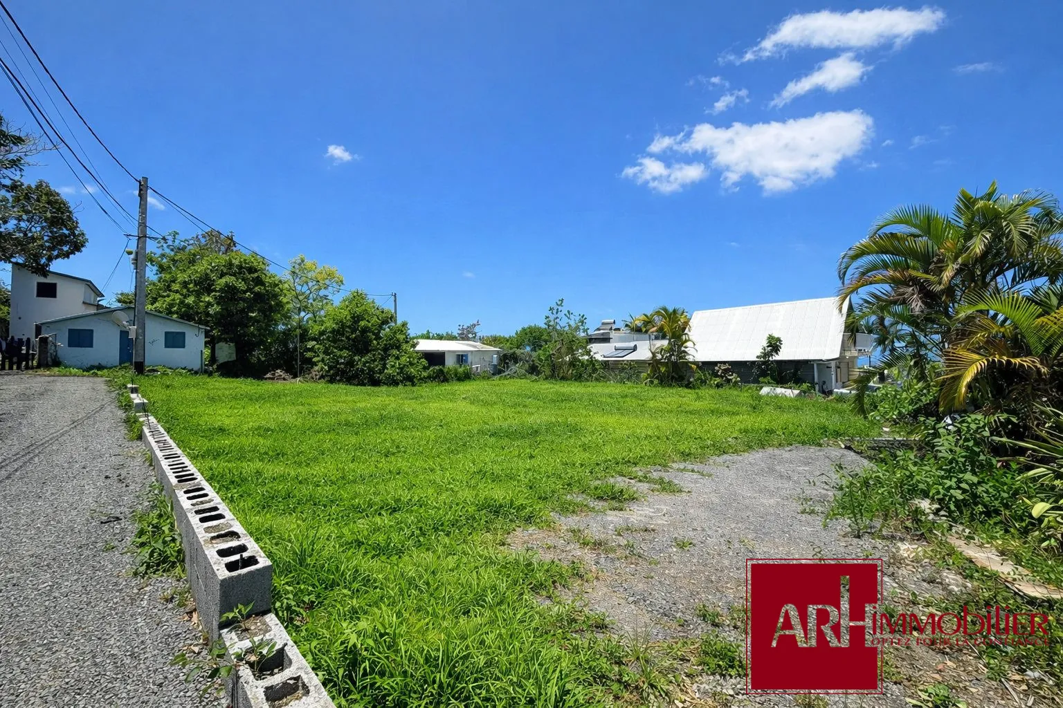 Terrain constructible de 359 m² à Le Tampon, idéal pour résidence ou maison secondaire 